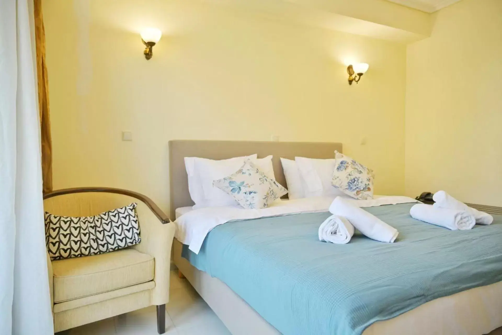 Bed in New Times Home & Hotels Near Metro Station Athens Center