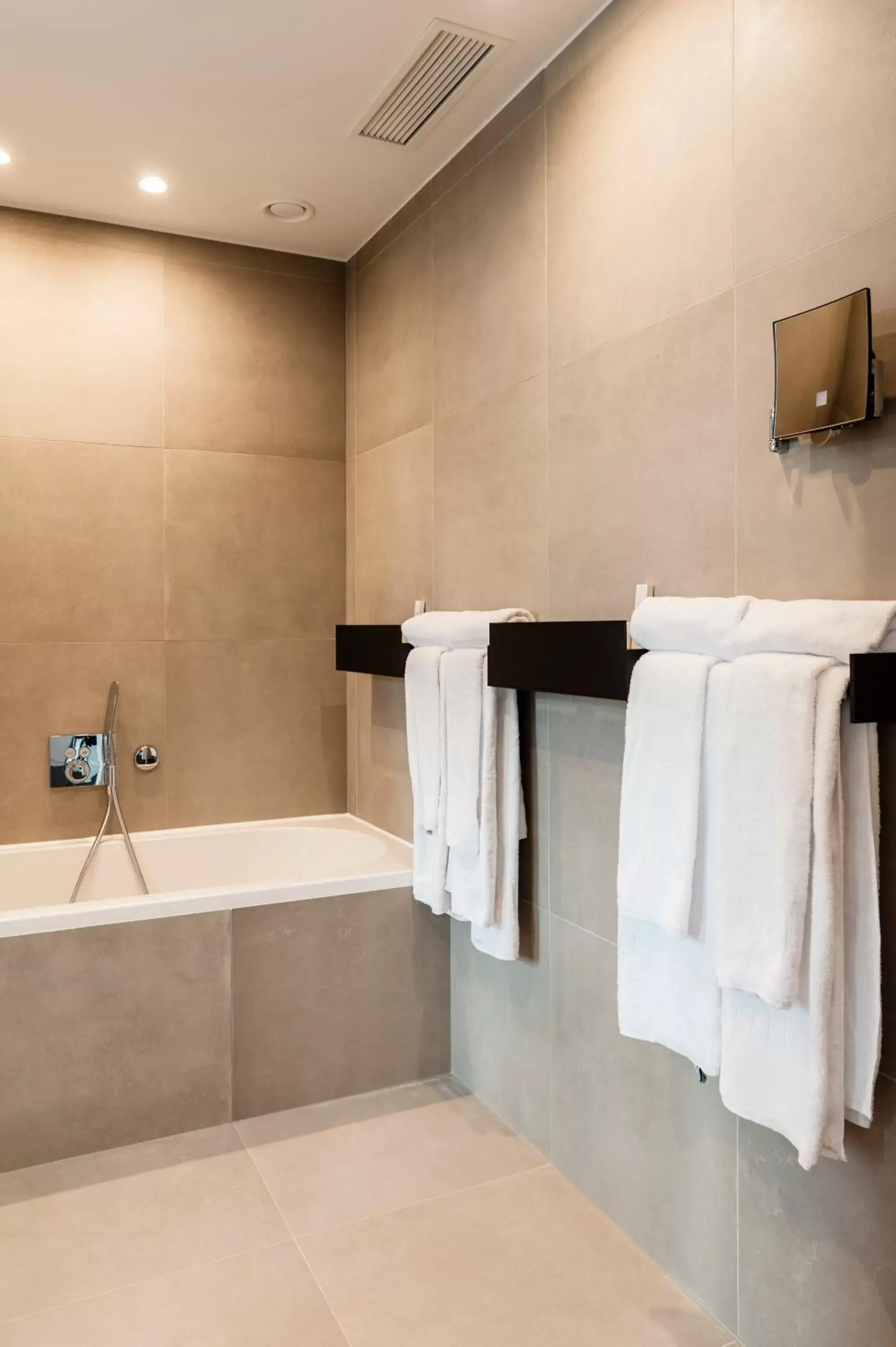 Bathroom, Banquet Facilities in Hotel Portinari