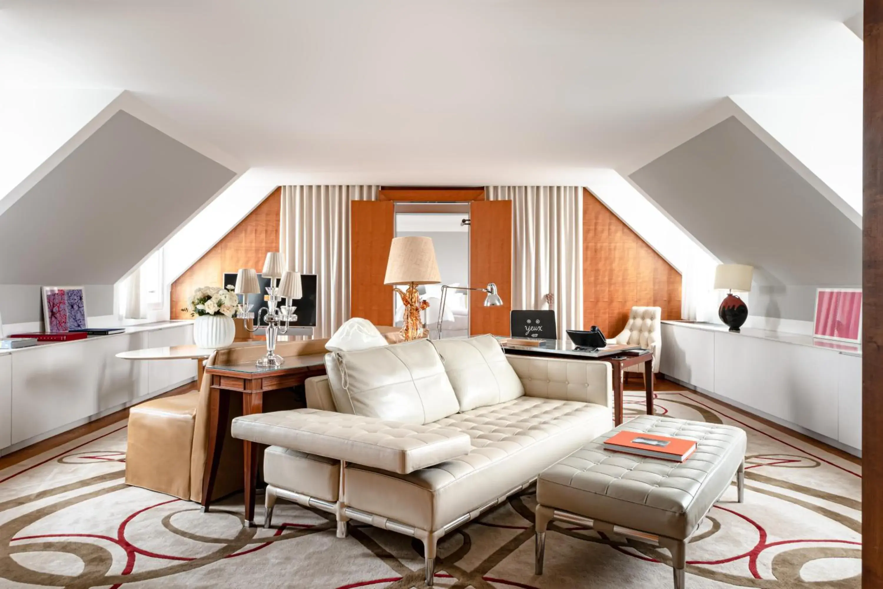 TV and multimedia, Seating Area in Le Royal Monceau Hotel Raffles Paris