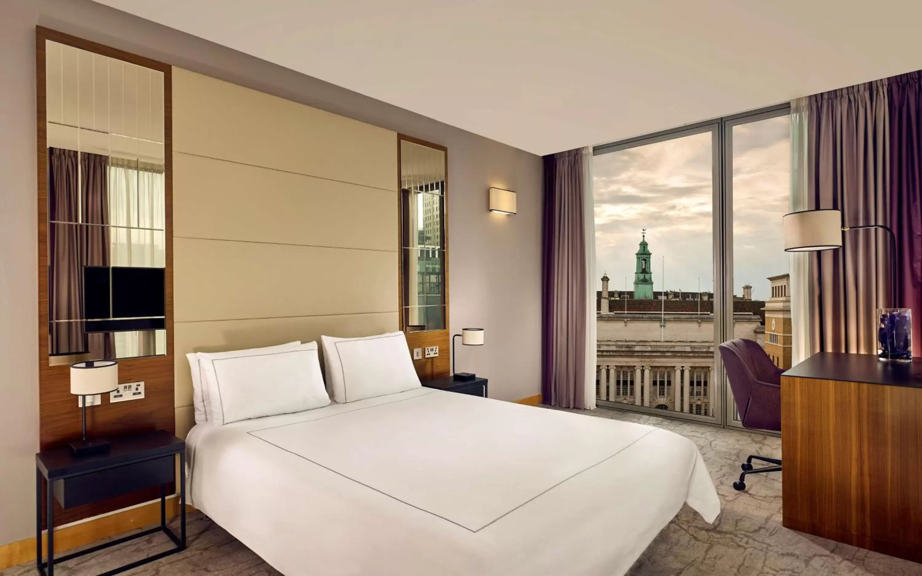 Bedroom, Bed in Park Plaza County Hall London