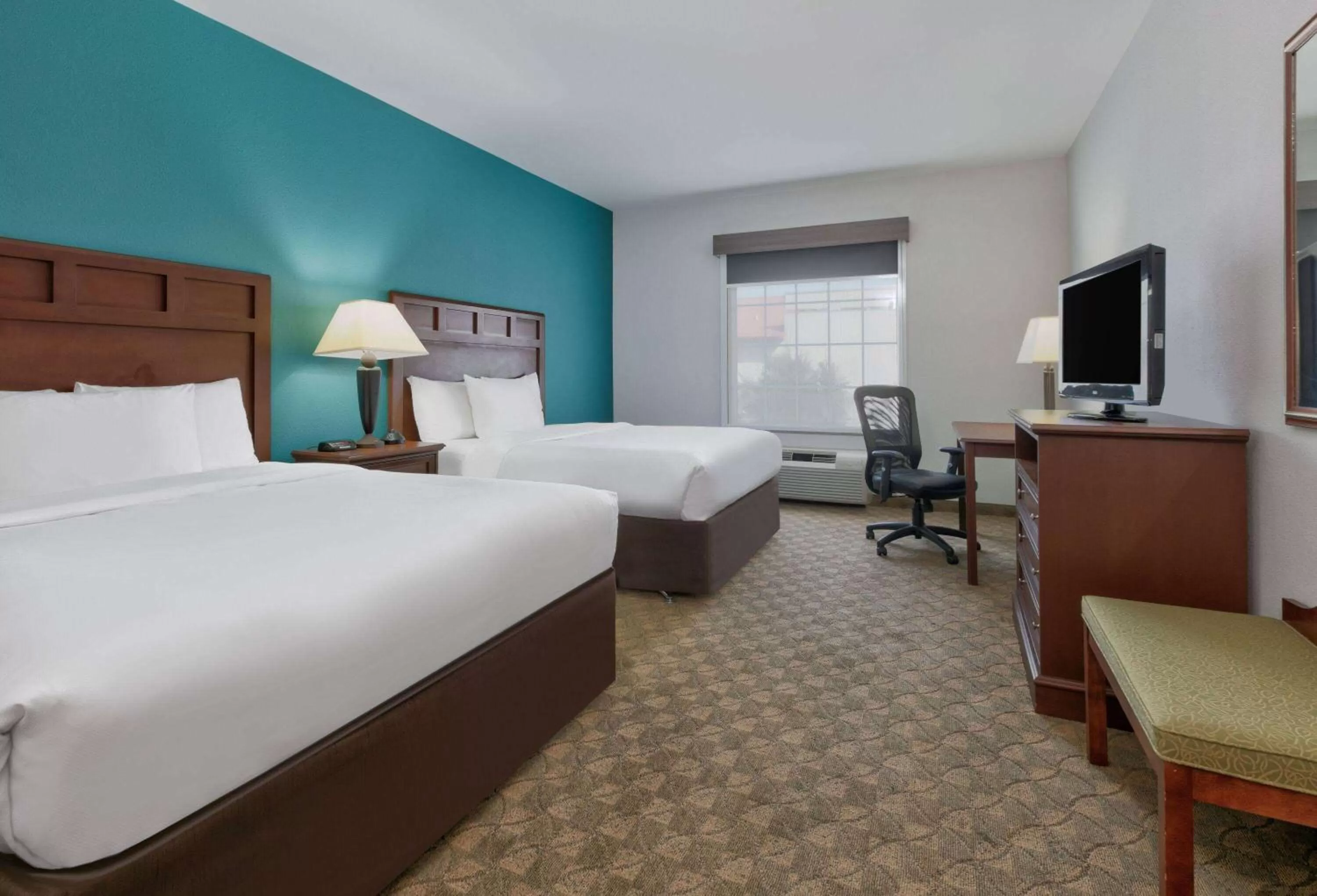 Photo of the whole room, Bed in Baymont Inn & Suites by Wyndham Glen Rose