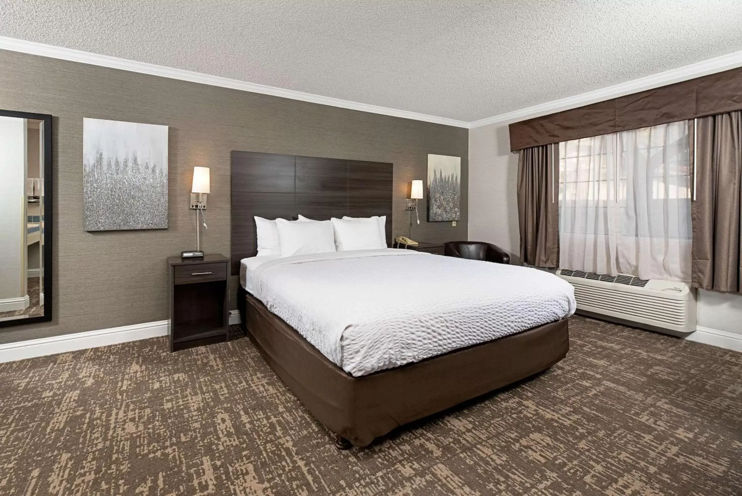 Photo of the whole room, Bed in Clarion Inn Silicon Valley Photo of the whole room, Bed in Clarion Inn Silicon Valley