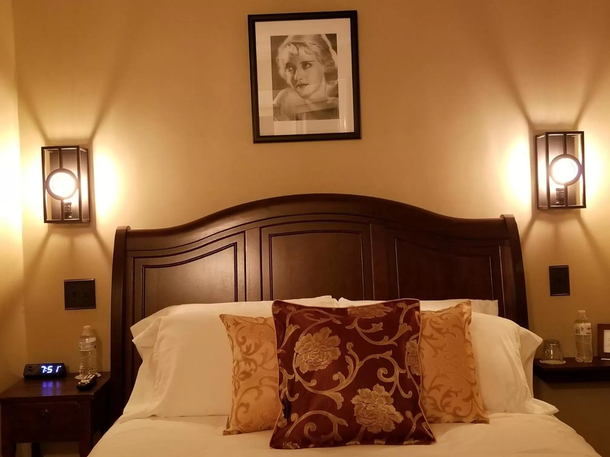 Bed in Blackberry Inn