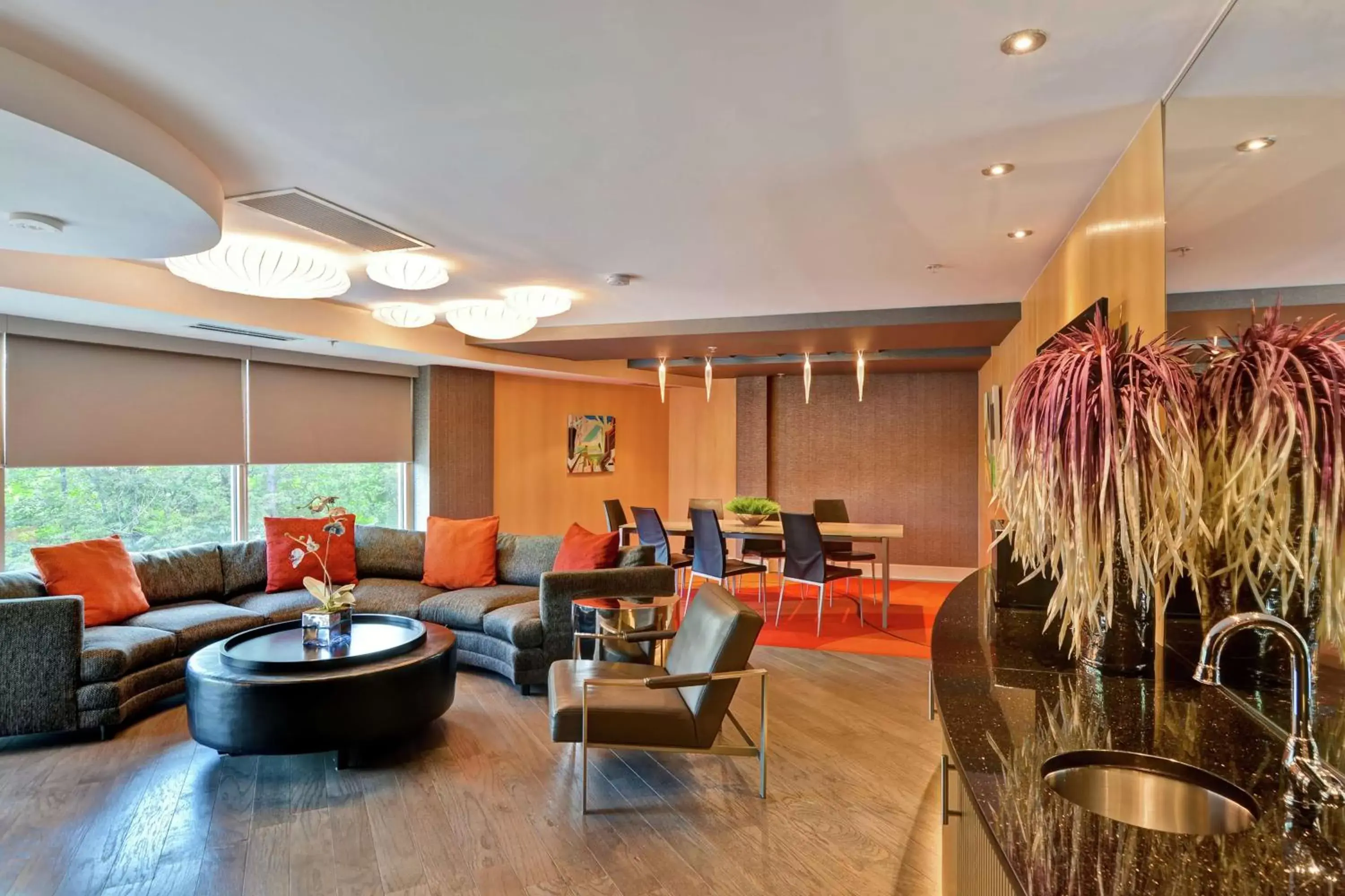 Living room, Restaurant/Places to Eat in Hampton Inn & Suites Crabtree