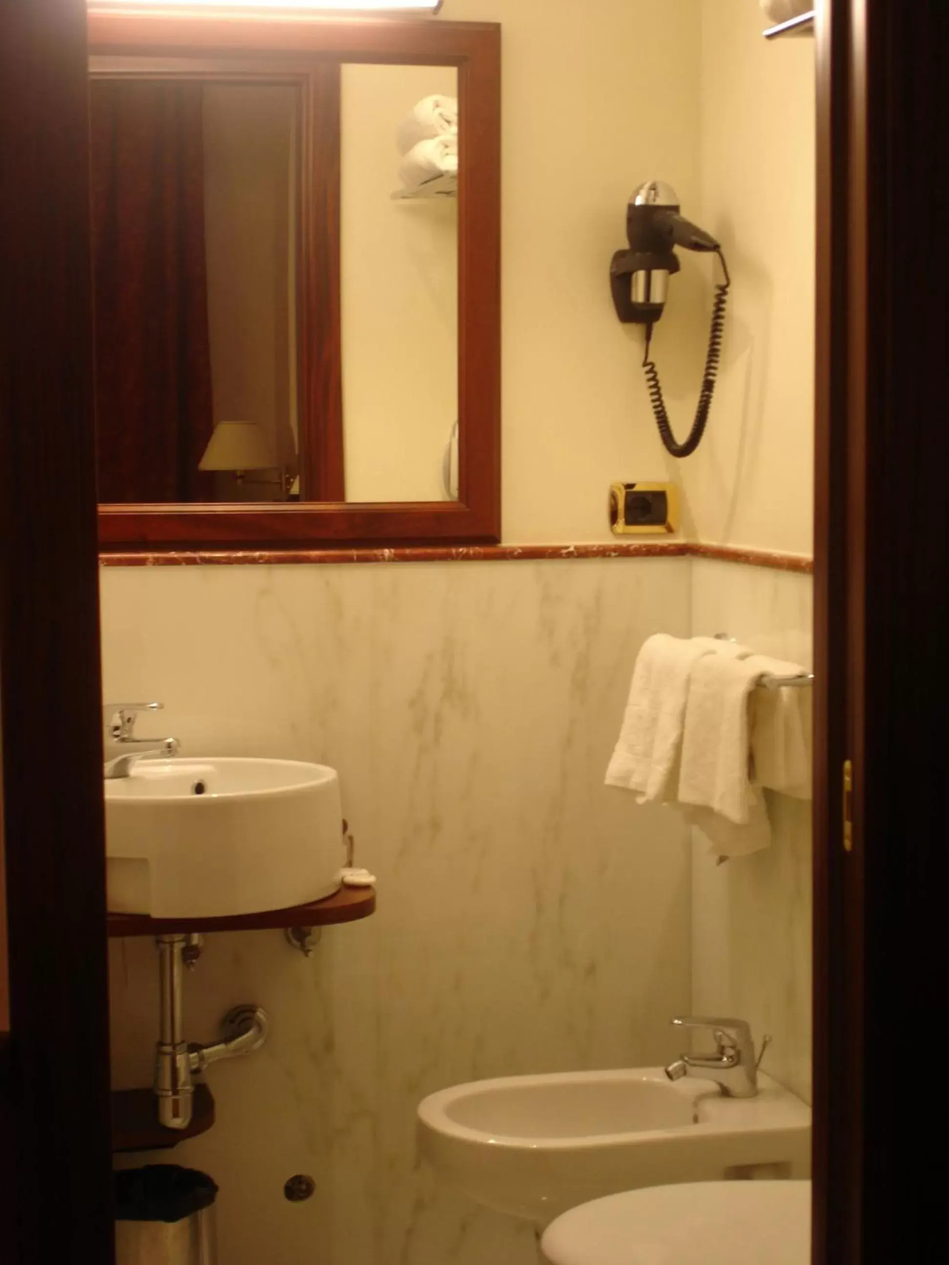 Bathroom in Hotel Best Roma
