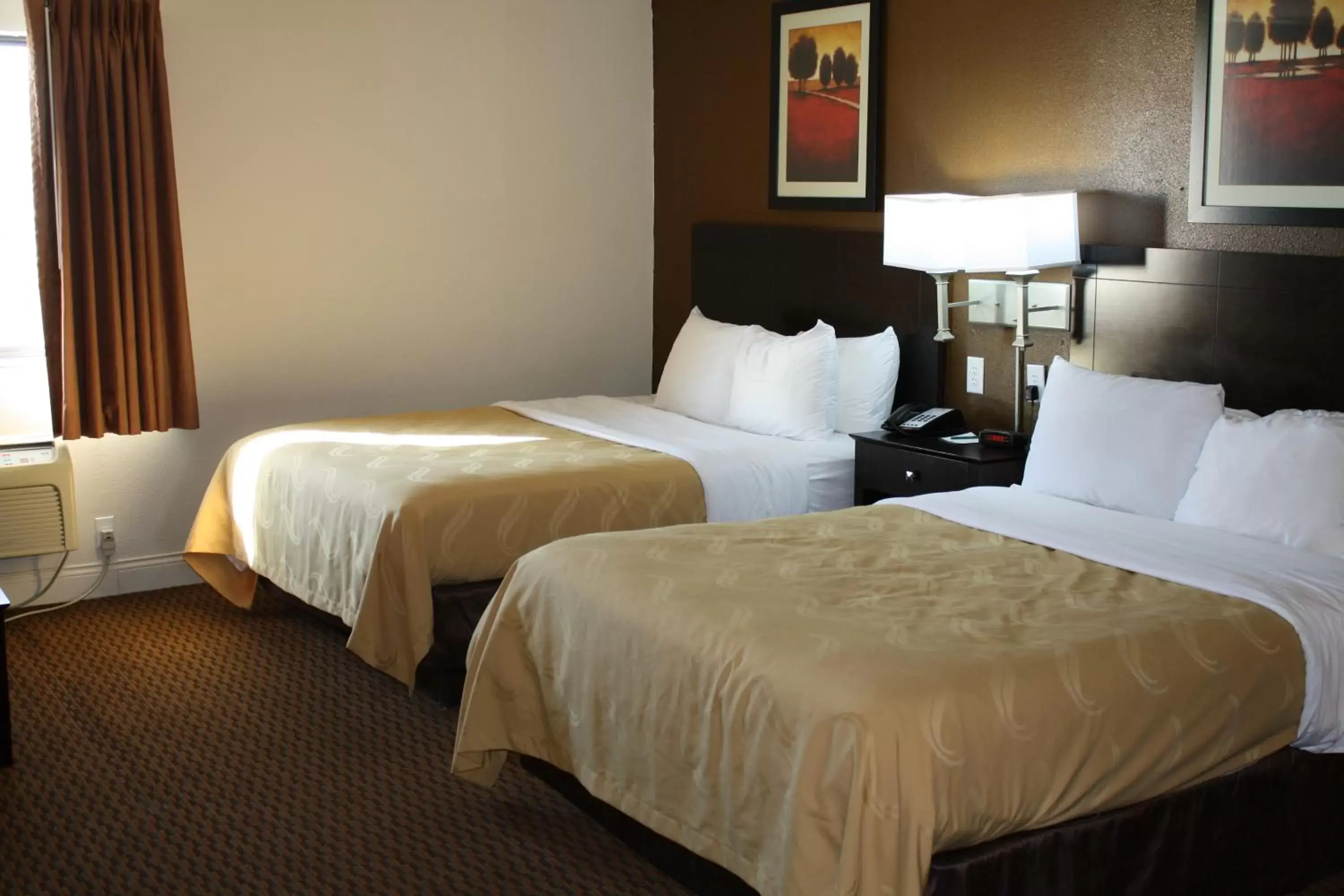 Bedroom, Bed in Quality Inn & Suites Wichita Falls I-44