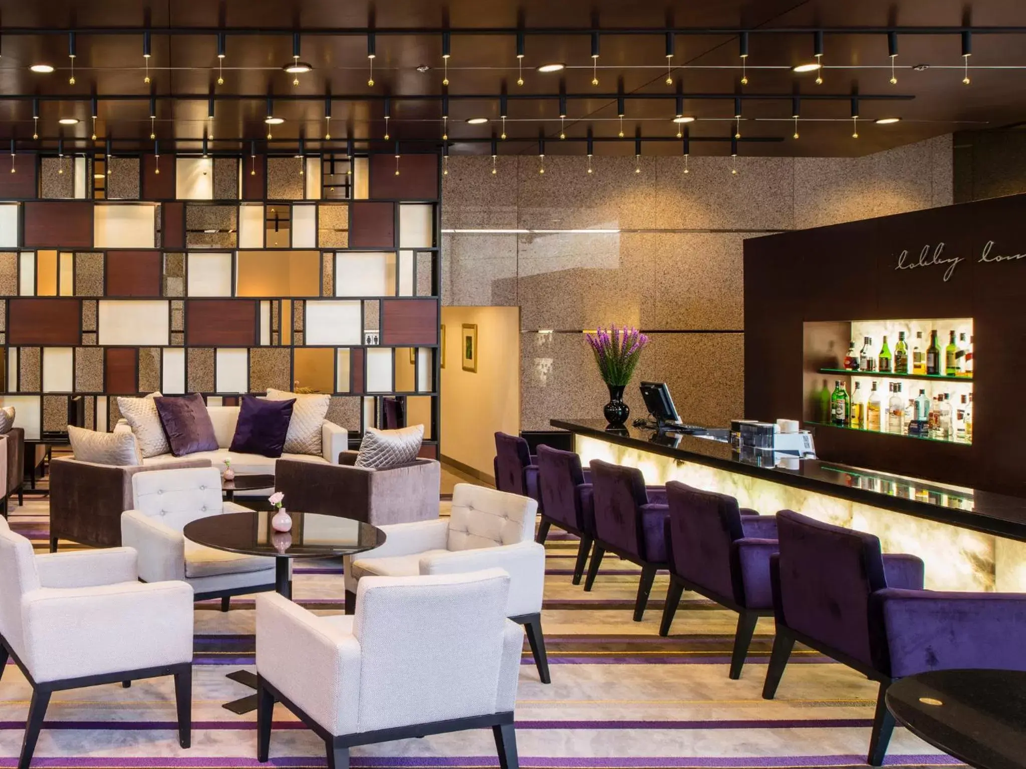 Lobby or reception, Lounge/Bar in Emporium Suites by Chatrium