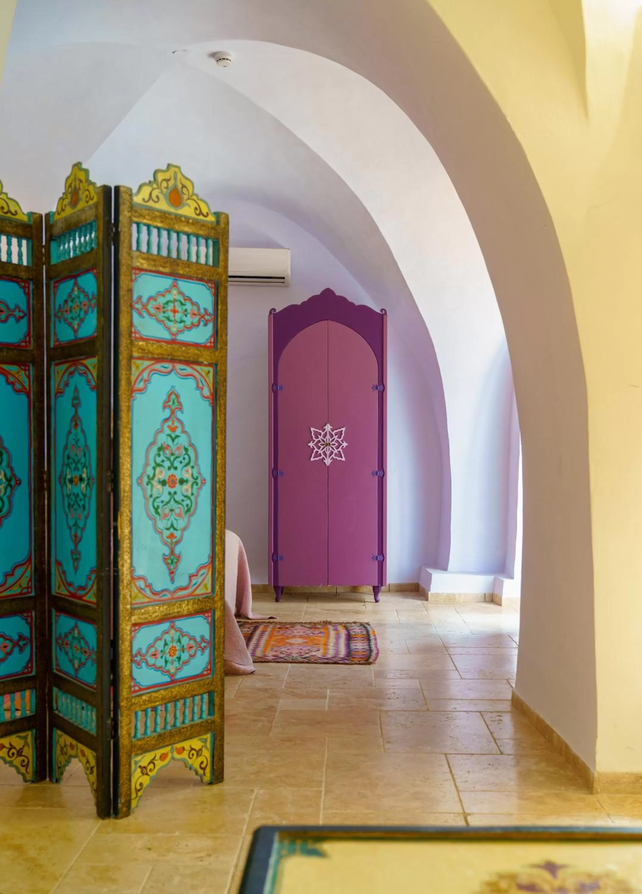 wardrobe in The Way Inn - Boutique Suites