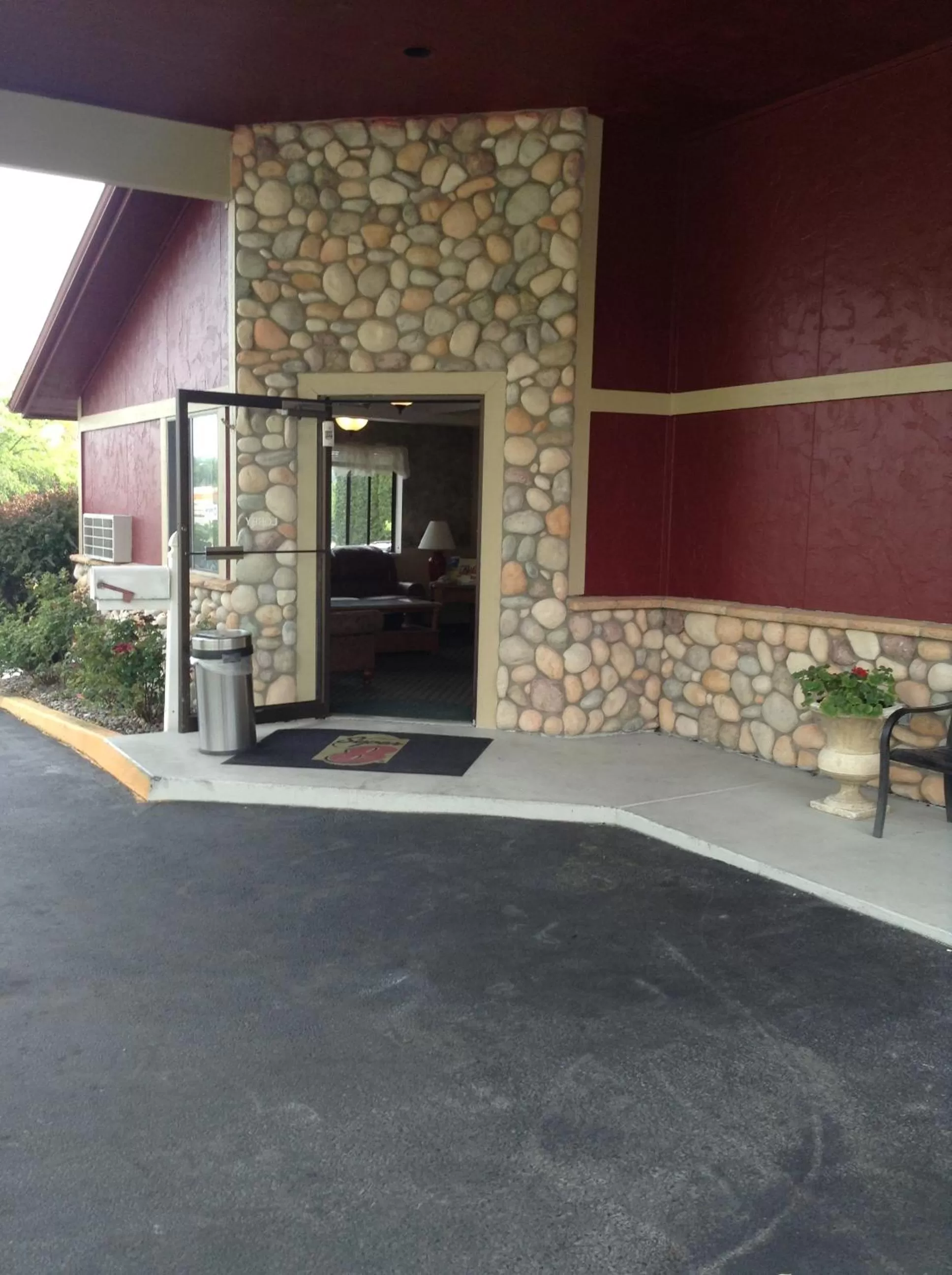 Facade/entrance in FairBridge Inn & Suites Moscow - Pullman