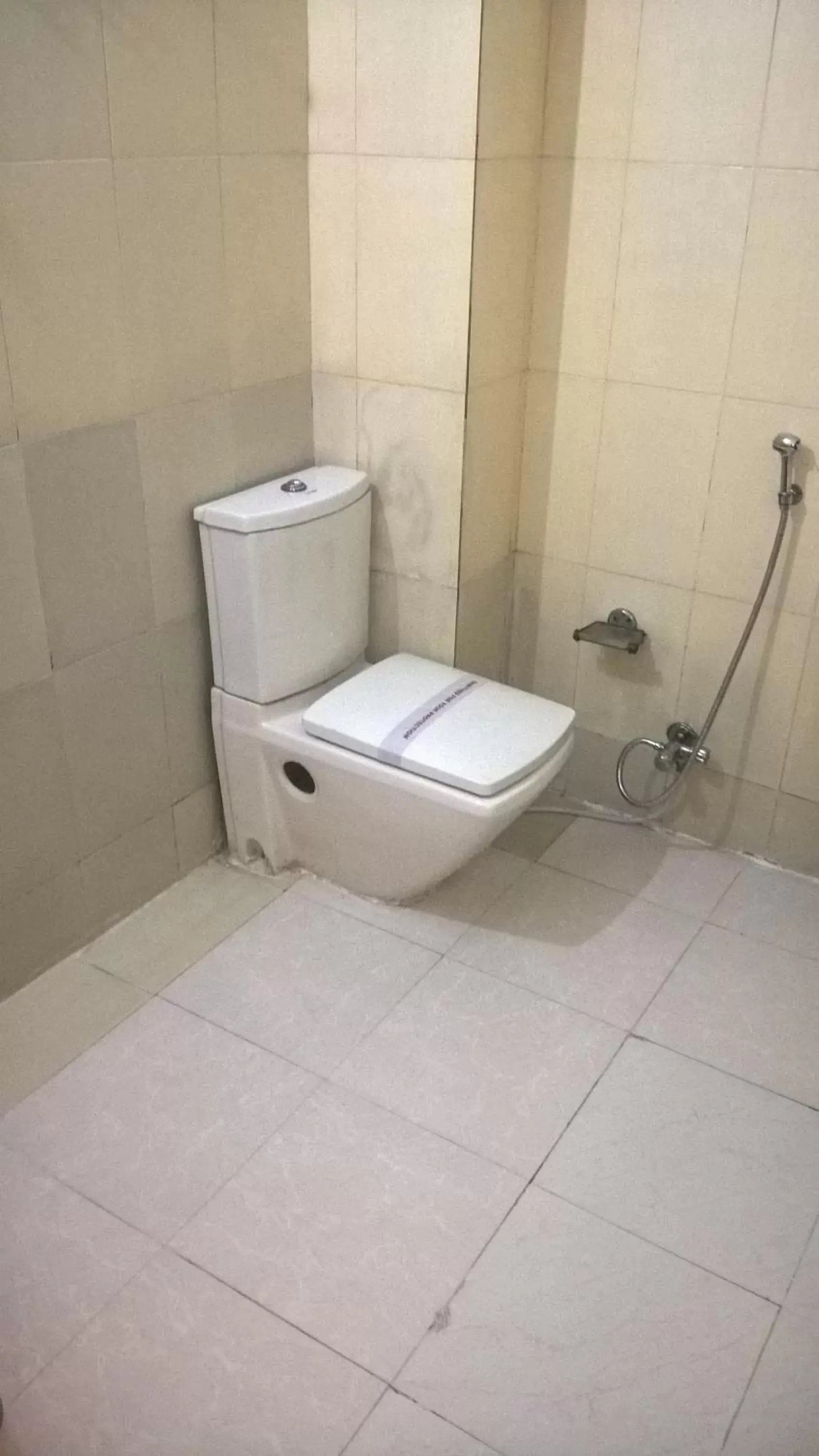 Toilet, Bathroom in Hotel Su Shree Continental 5 Minutes Walk From New Delhi Railway Station