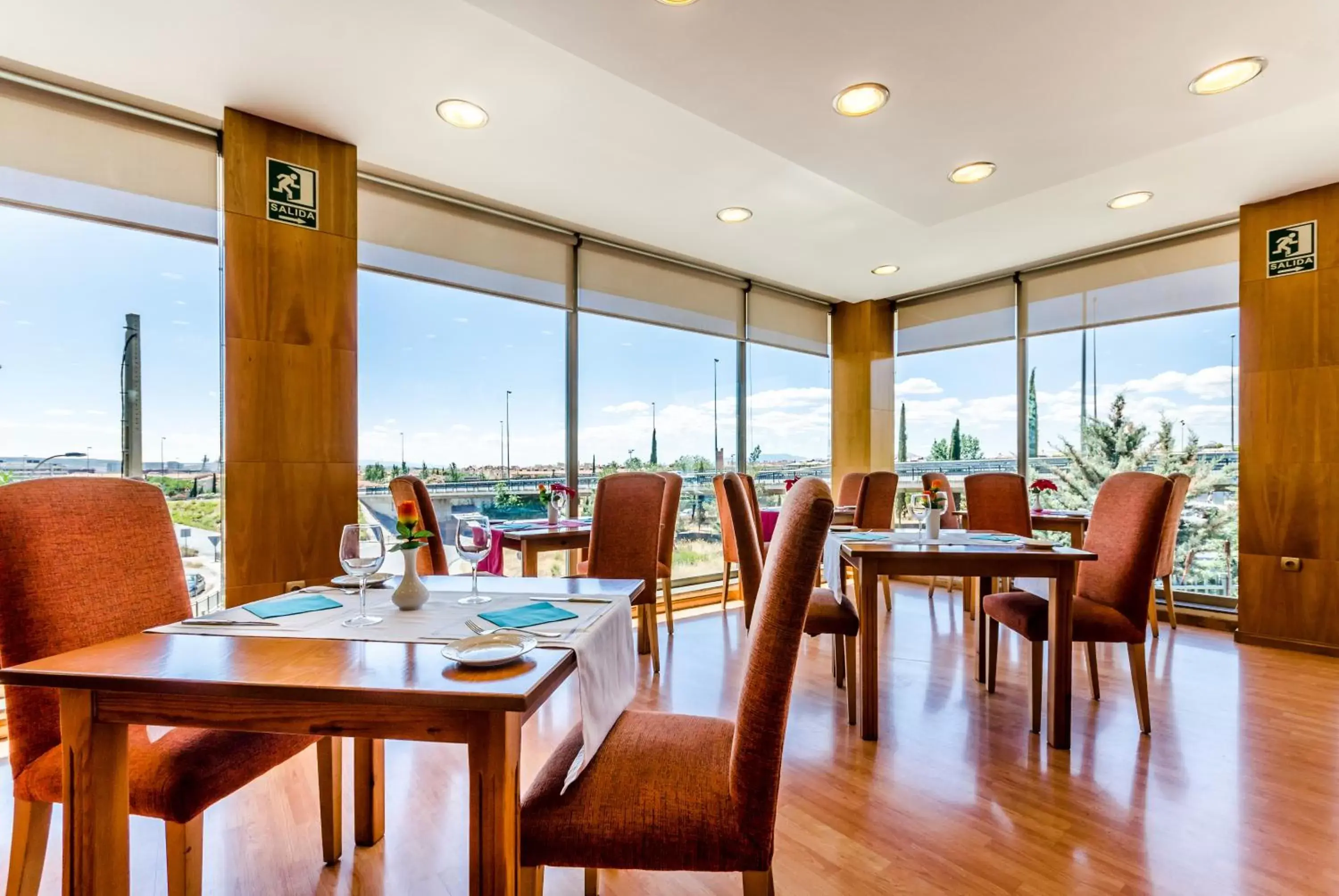 Restaurant/Places to Eat in Hotel Saylu