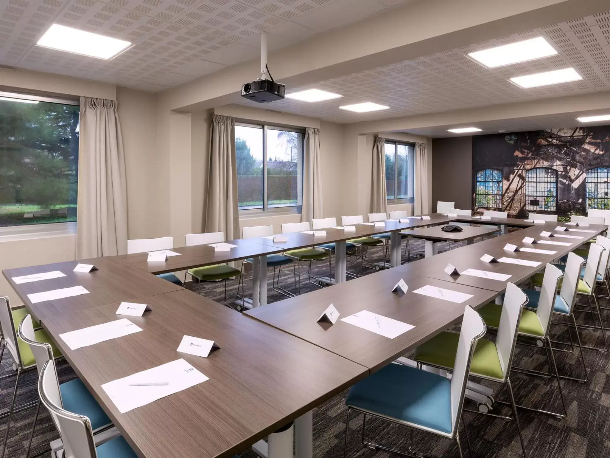 Meeting/conference room in BEST WESTERN La Porte des Châteaux