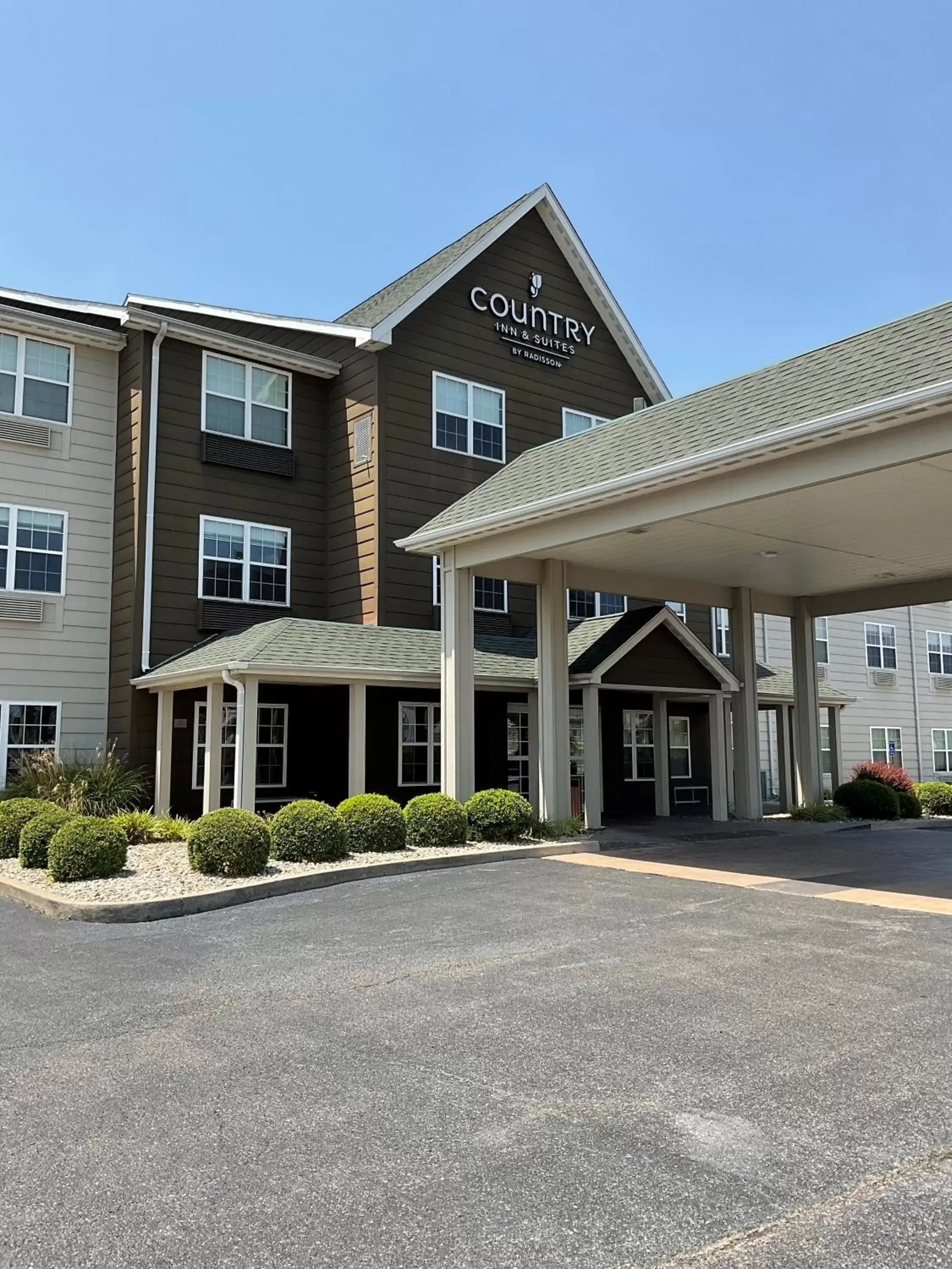 Property Building in Country Inn & Suites by Radisson, Marion, IL