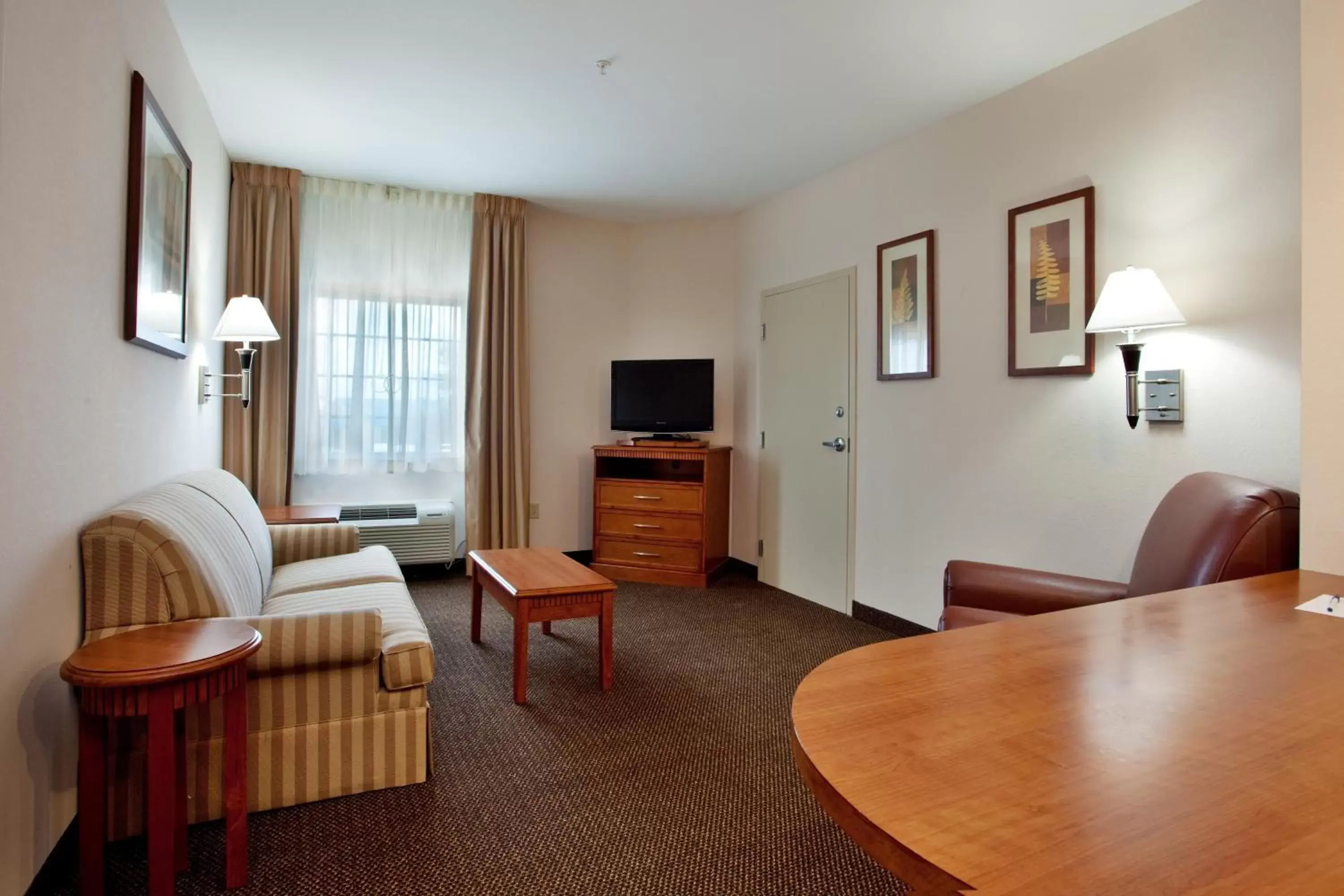 Photo of the whole room, Seating Area in Candlewood Suites New Iberia, an IHG Hotel