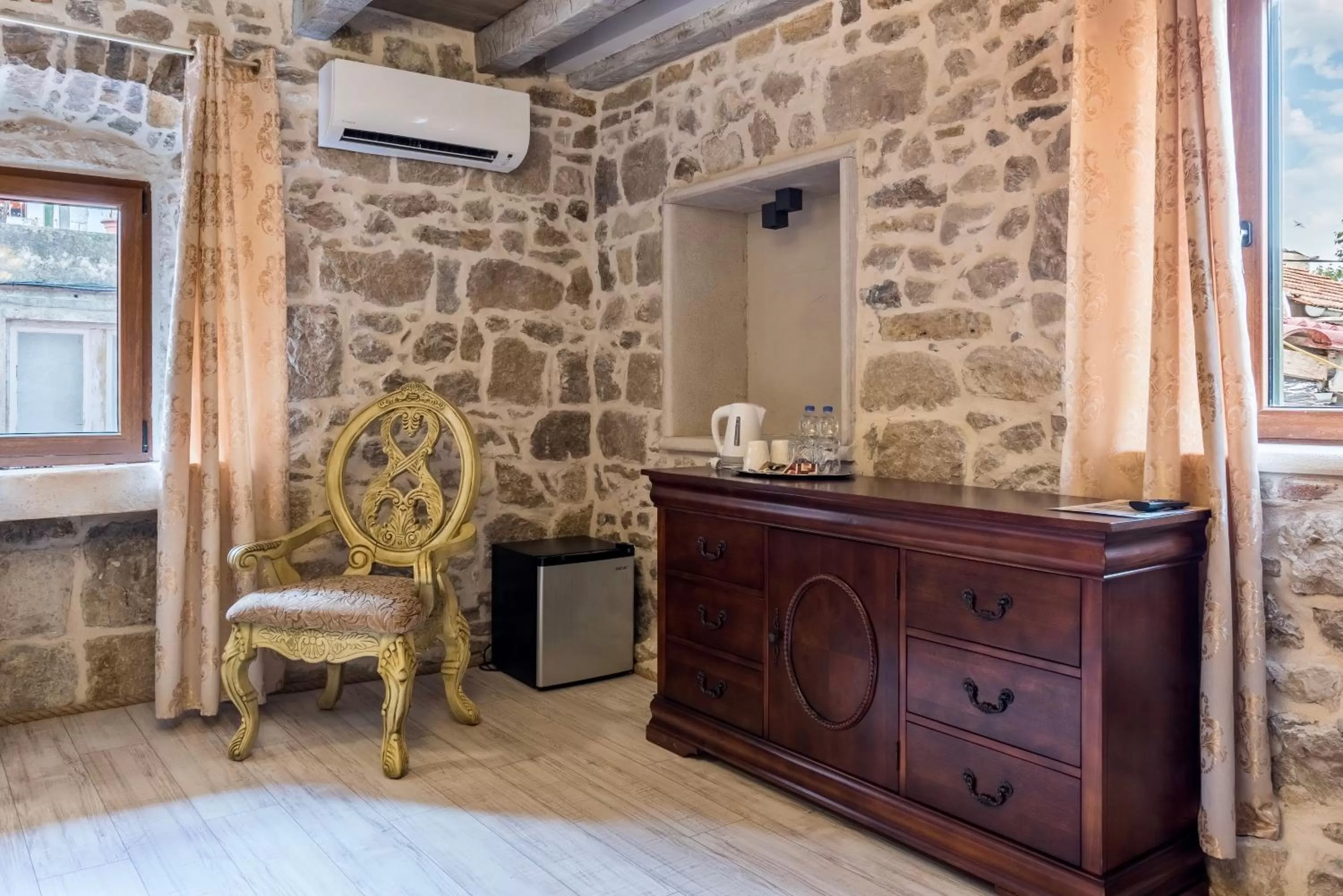 Bed in Heritage Palace Varos - MAG Quaint & Elegant Boutique Hotels