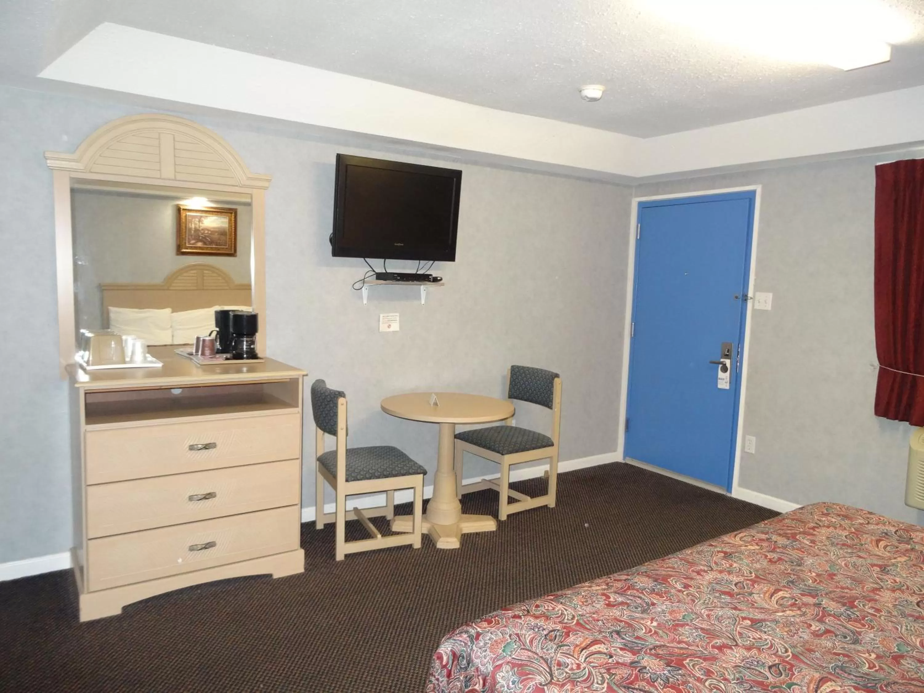 Bed in Village Inn & Suites - Smithville