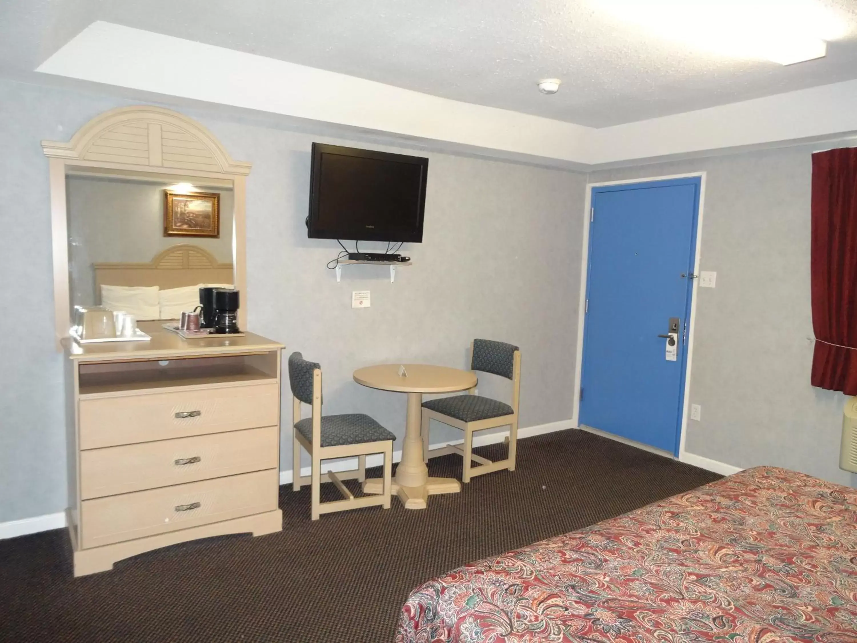 TV/Entertainment Center in Village Inn & Suites - Smithville