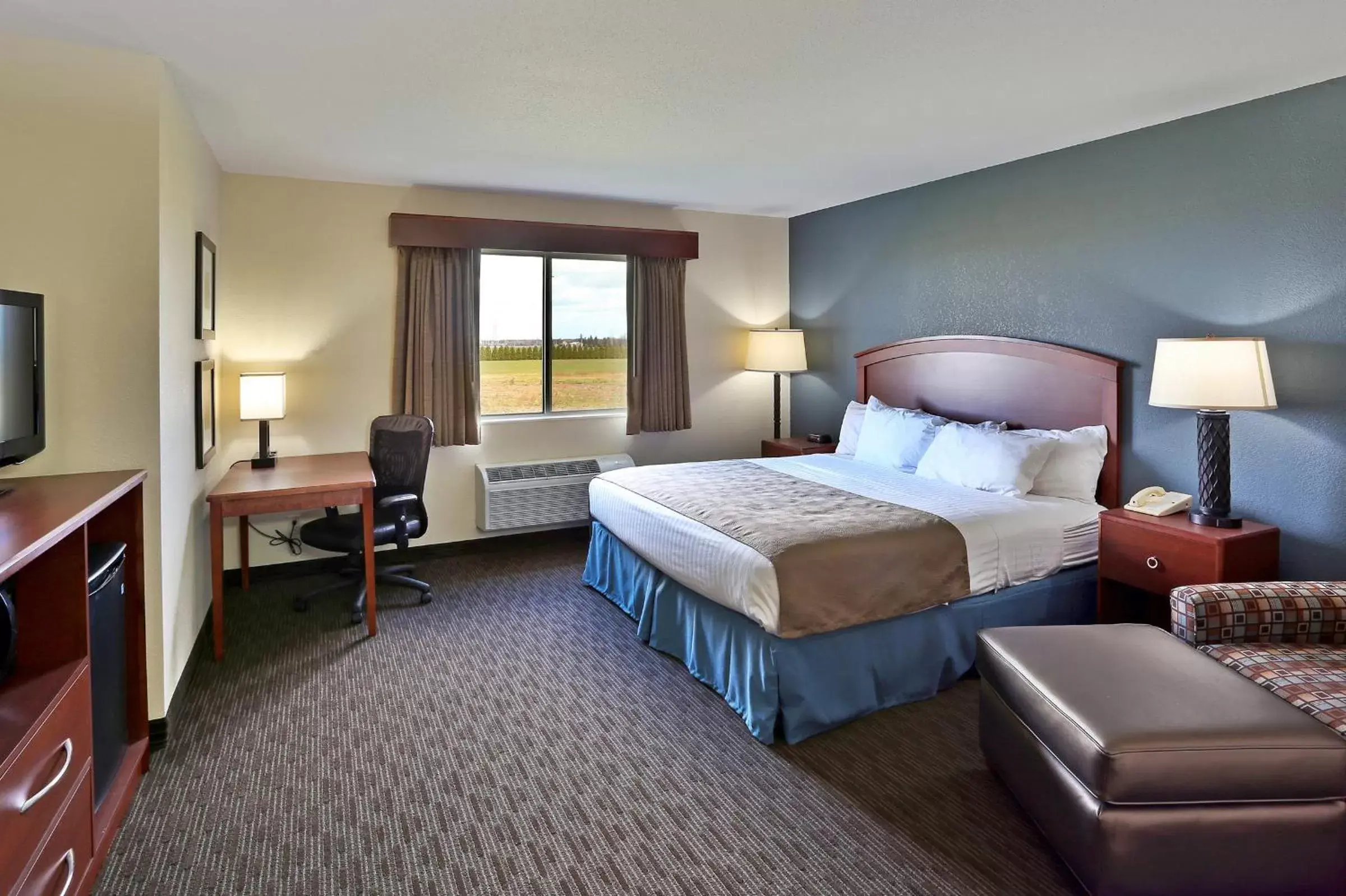 Photo of the whole room in AmericInn by Wyndham Bay City