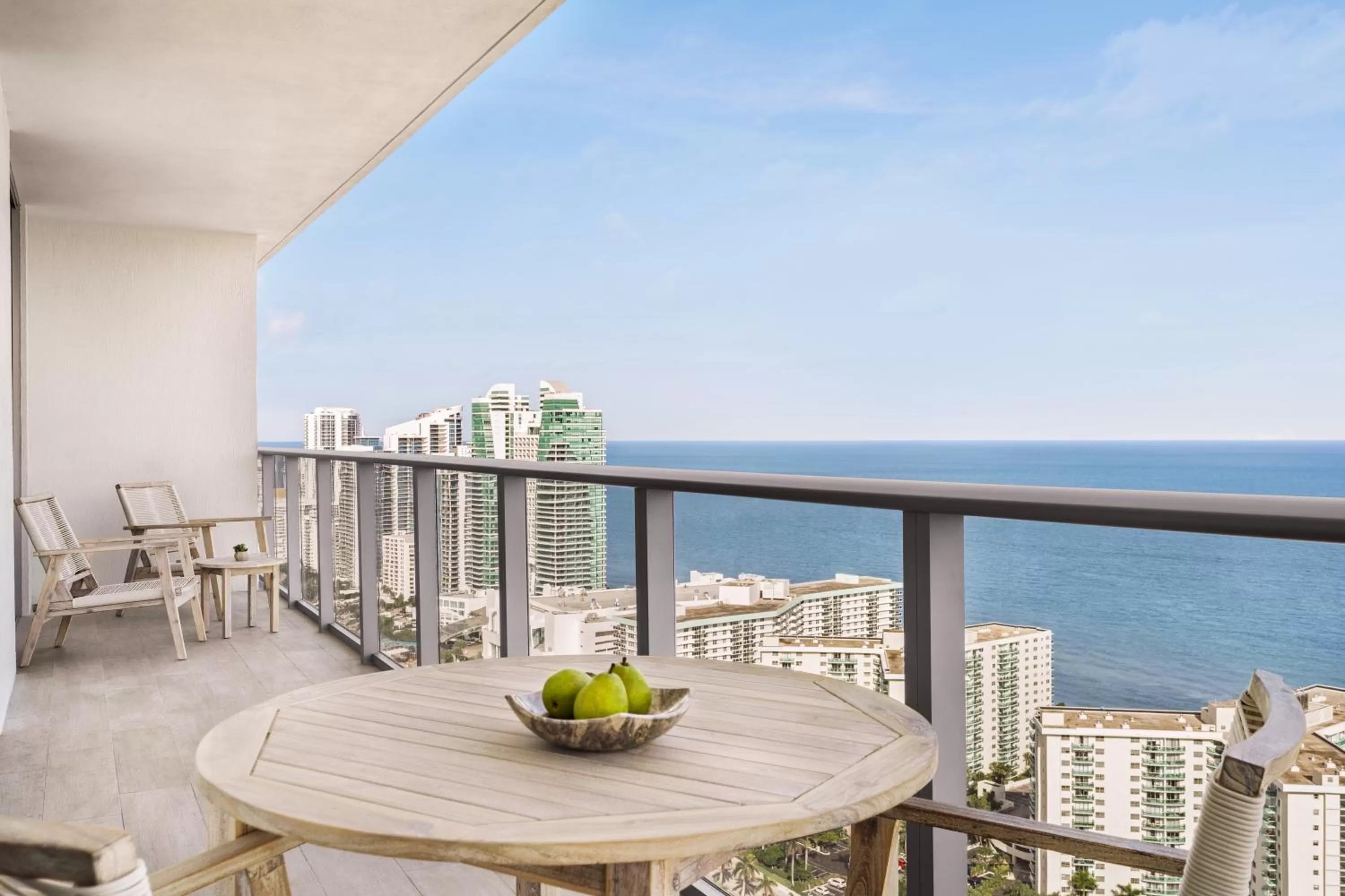 2 Bedroom Ocean view/Pool view-ADA-Hearing with Kitchen in Hyde Beach House