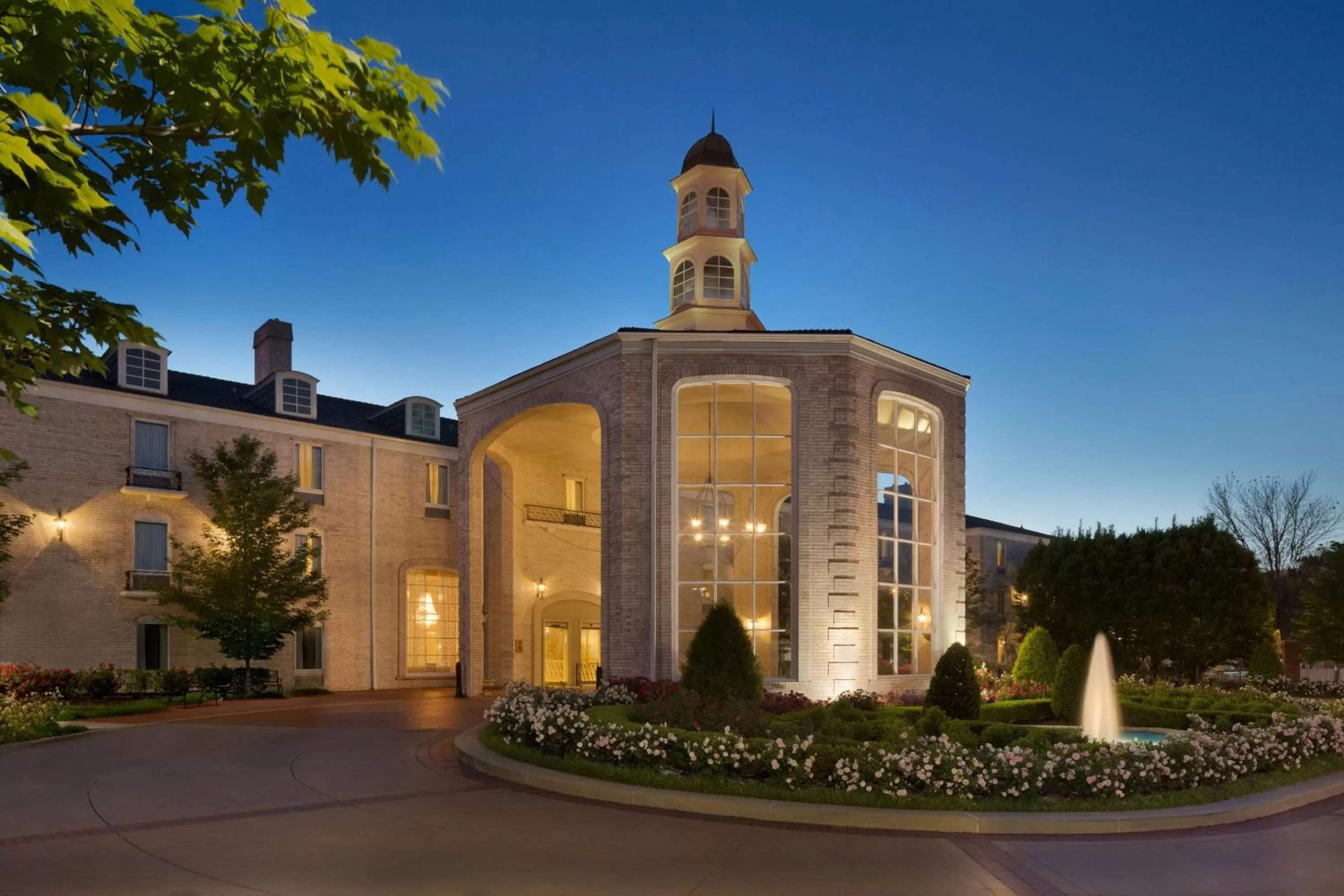 Property building in Hilton St. Louis Frontenac