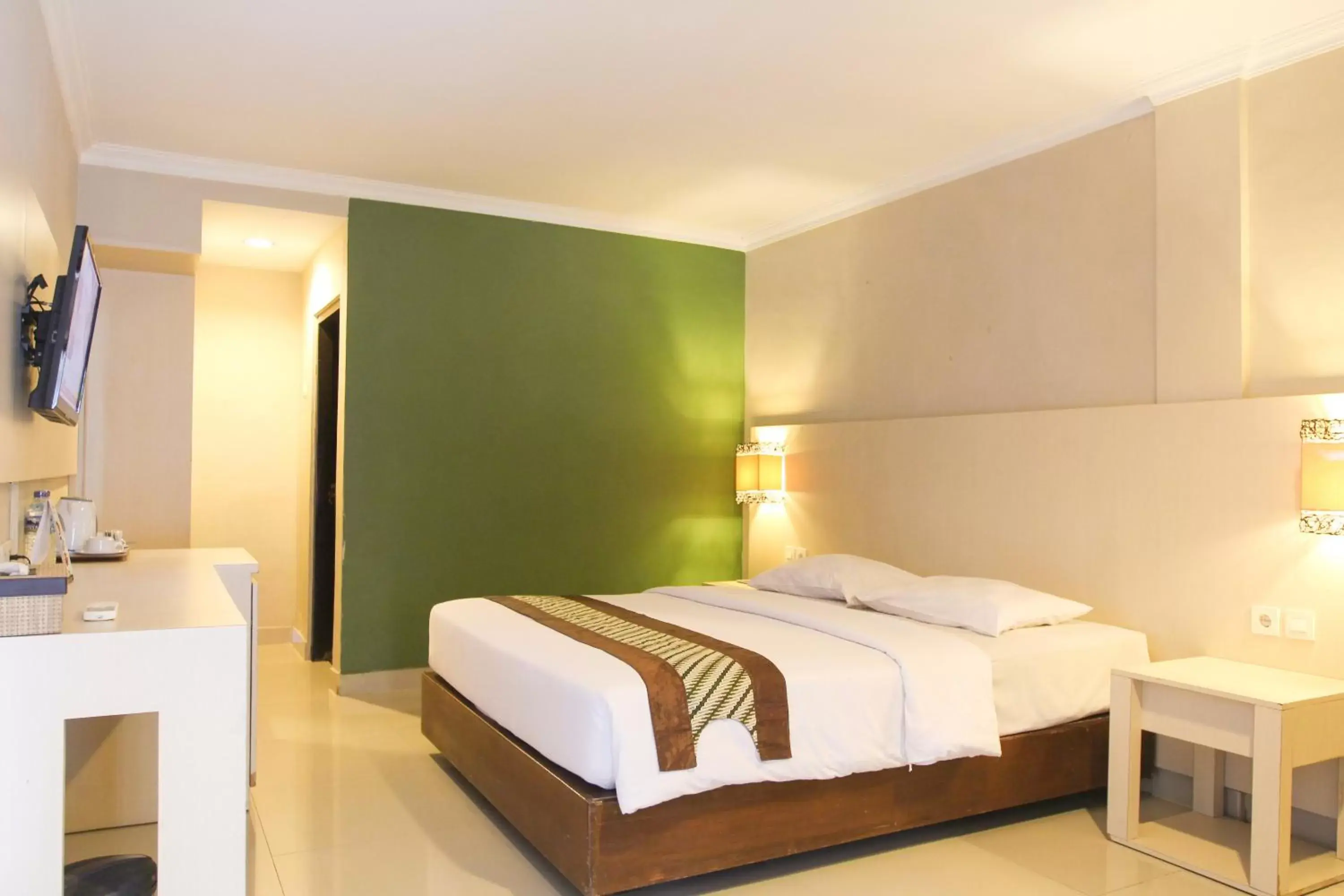 Bed in Cakra Kusuma Hotel