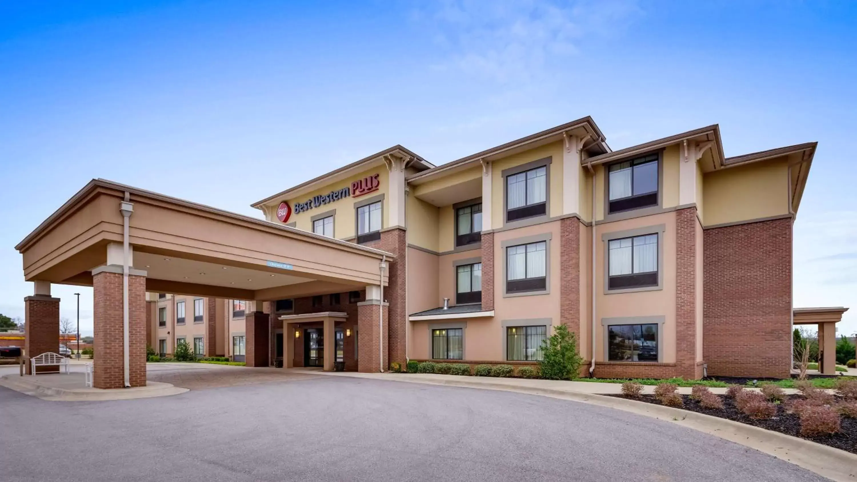 Property Building in Best Western Plus Tuscumbia/Muscle Shoals Hotel & Suites