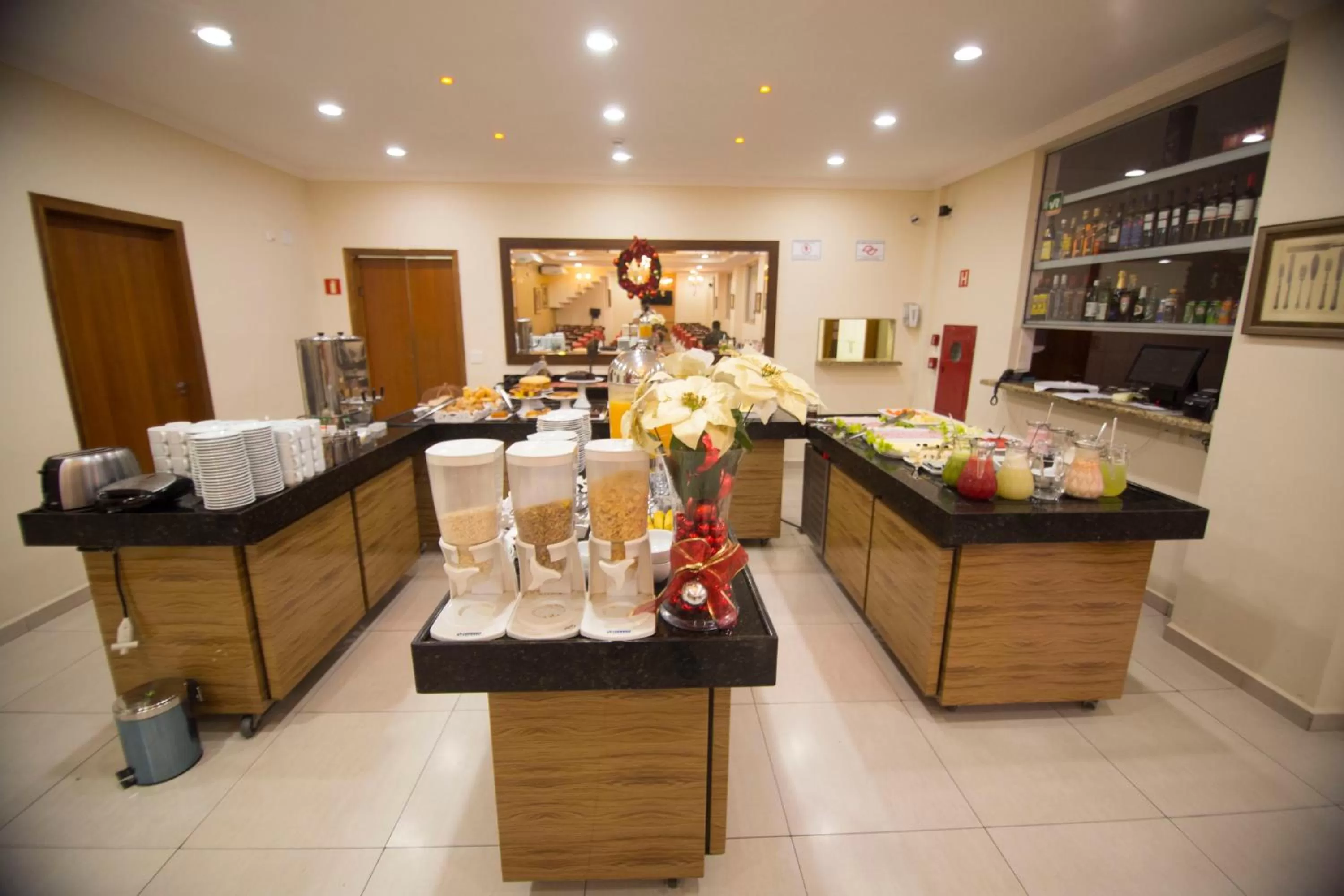 Restaurant/places to eat in Lotus Hotel - à 6 km do Santuário de Aparecida-SP