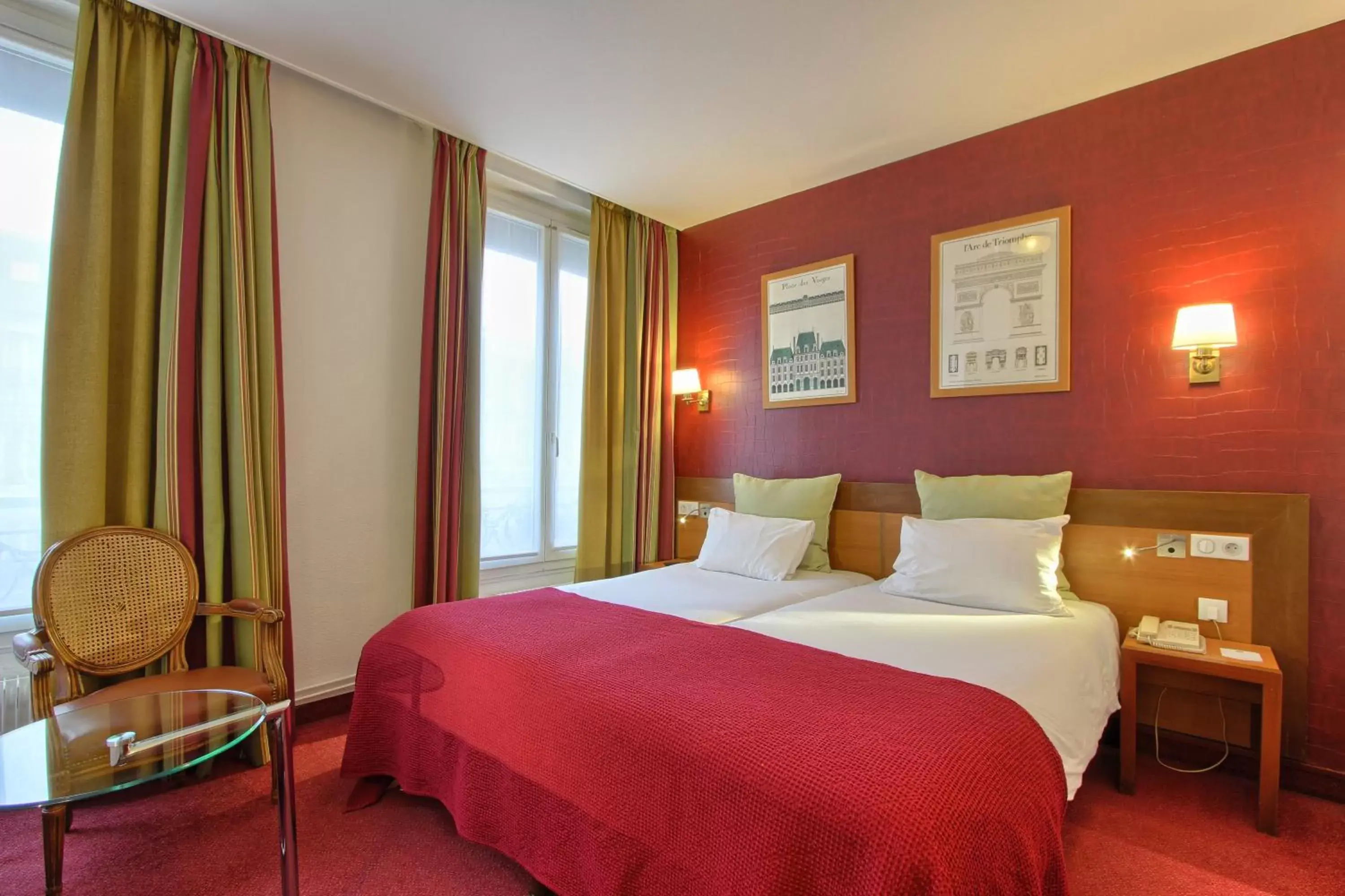 Photo of the whole room, Room Photo in Timhotel Invalides Eiffel