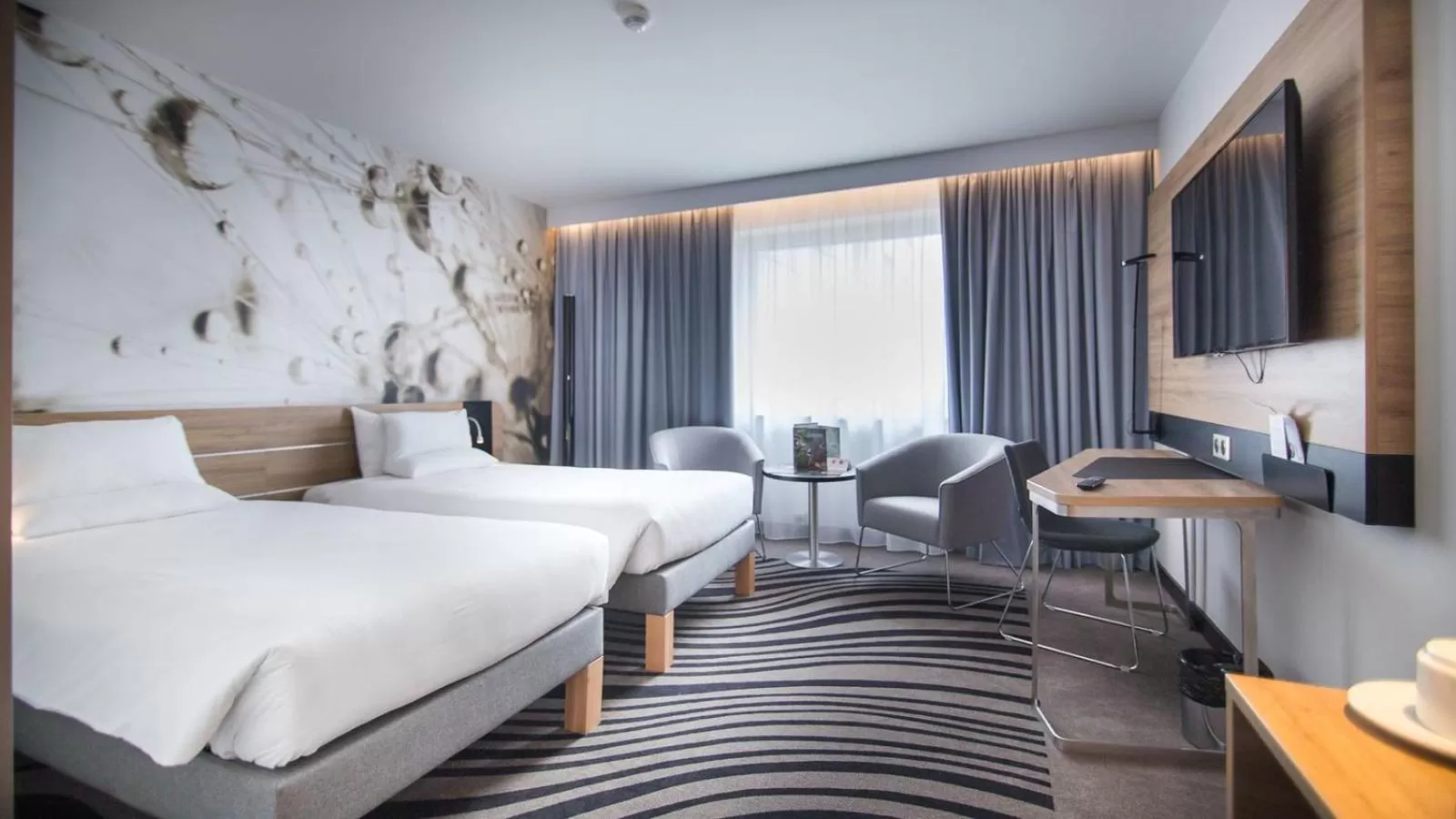 Photo of the whole room, Bed in Novotel Poznan Centrum