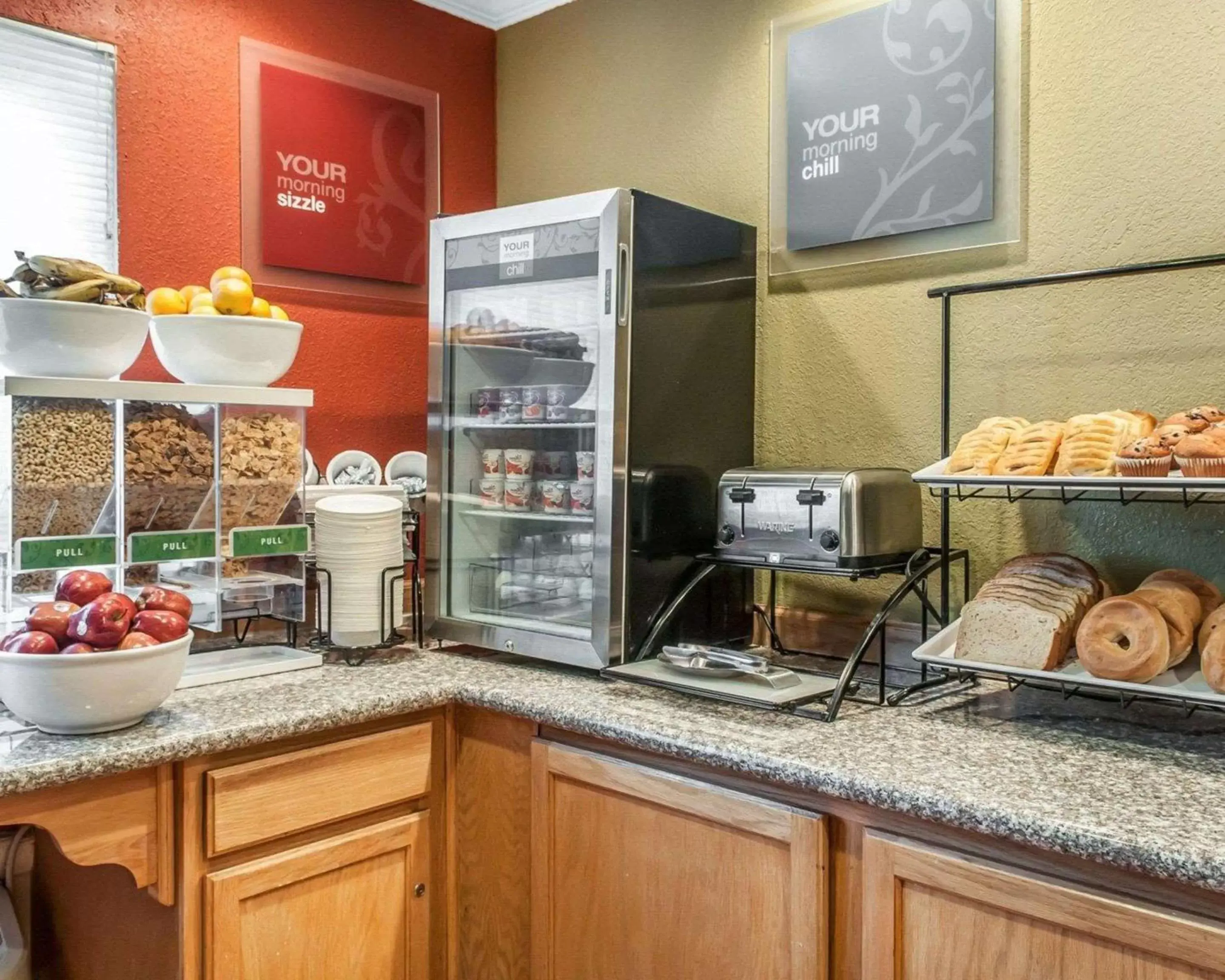 Restaurant/places to eat in Quality Inn & Suites Farmington