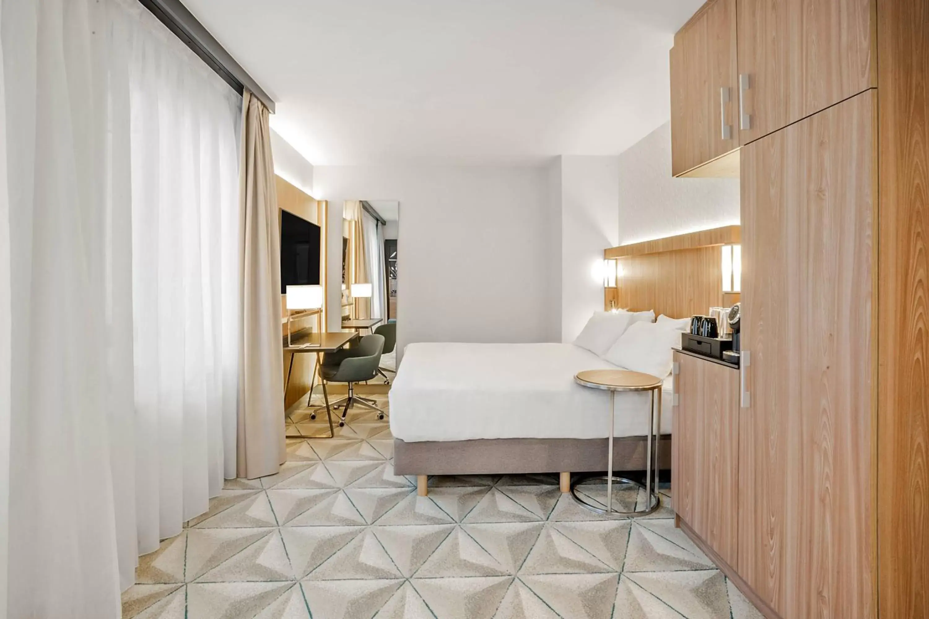 Deluxe King High Floor in Courtyard by Marriott Paris Porte de Versailles Deluxe King High Floor in Courtyard by Marriott Paris Porte de Versailles