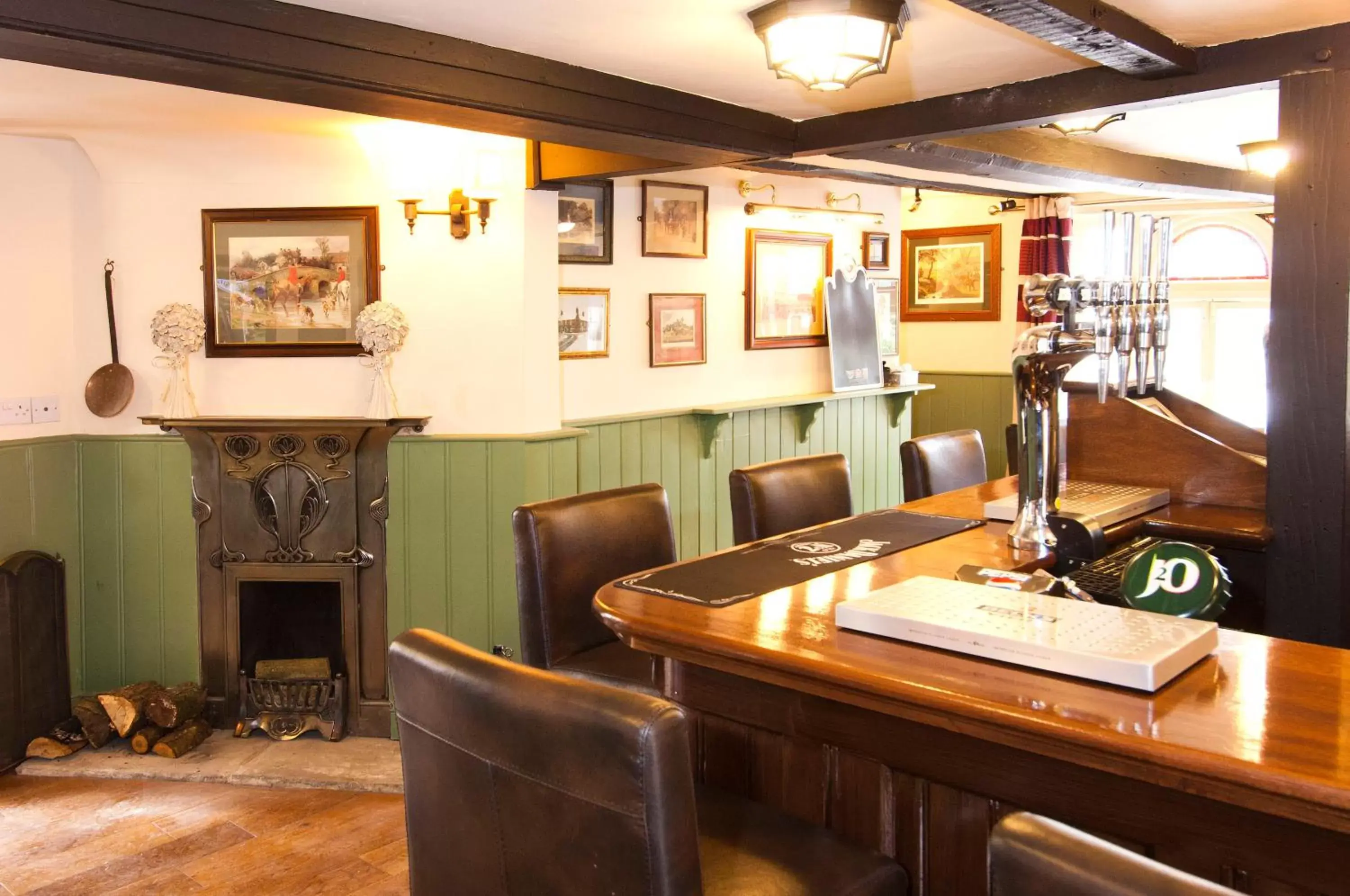 Lounge or bar, Lobby/Reception in The George & Horn near Newbury
