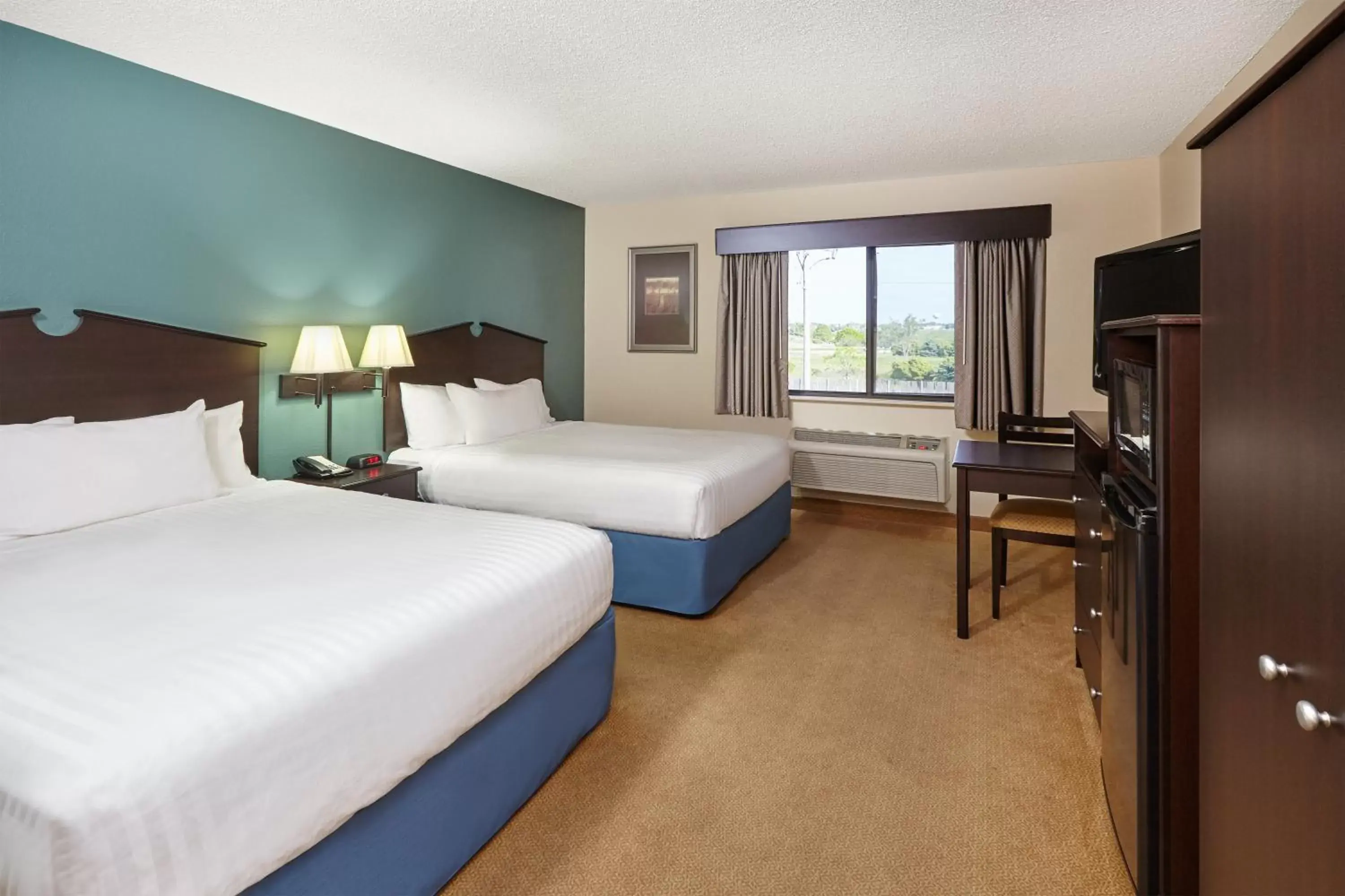 Photo of the whole room in AmericInn by Wyndham Green Bay East
