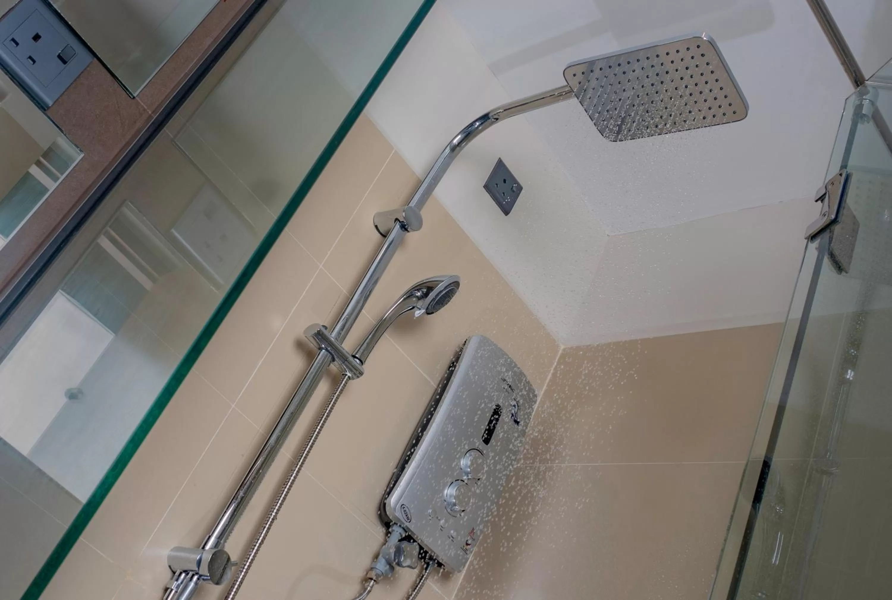Shower in Hive 68 Hotel and Resorts - Negombo