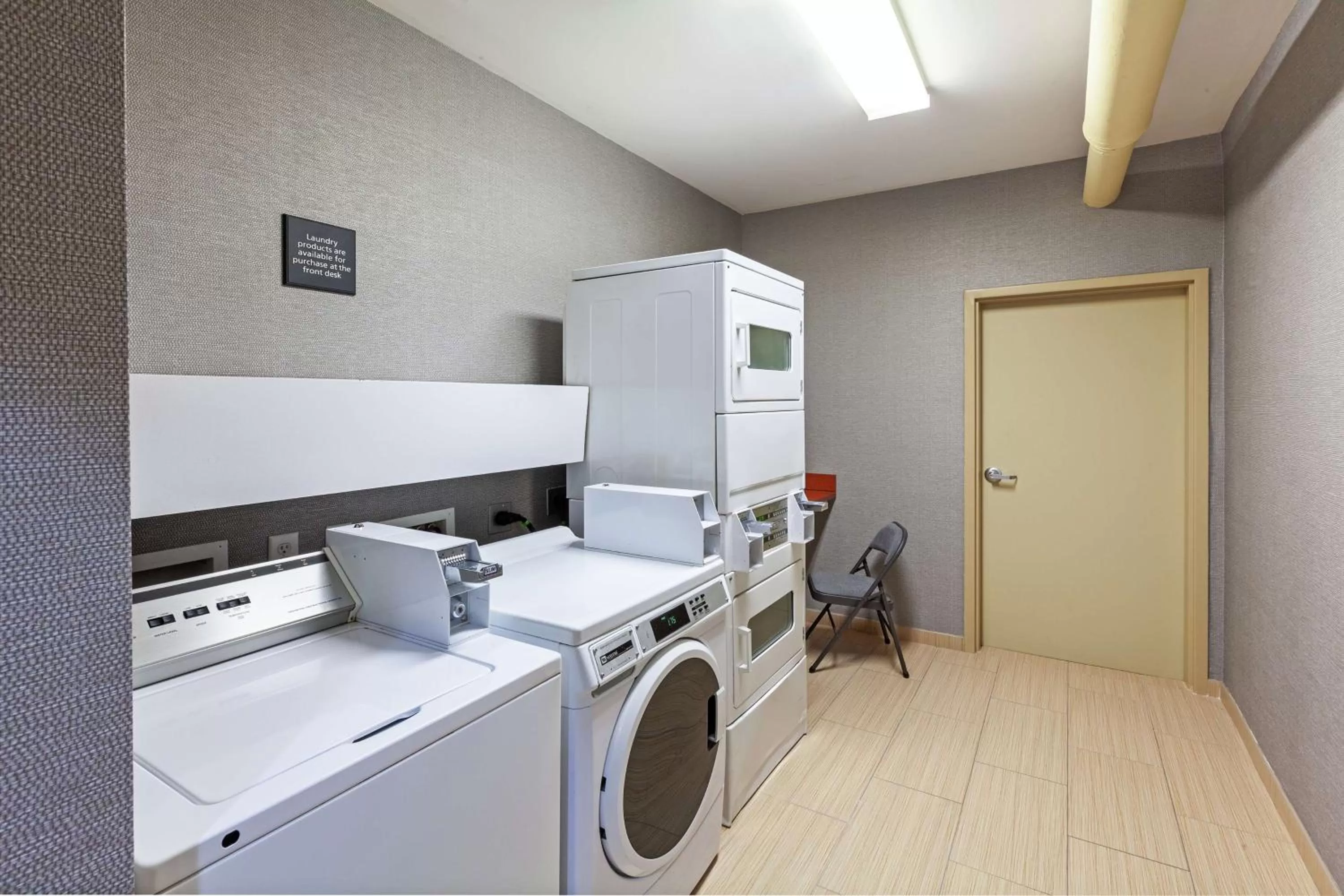 Property building in Hampton Inn & Suites Houston/League City