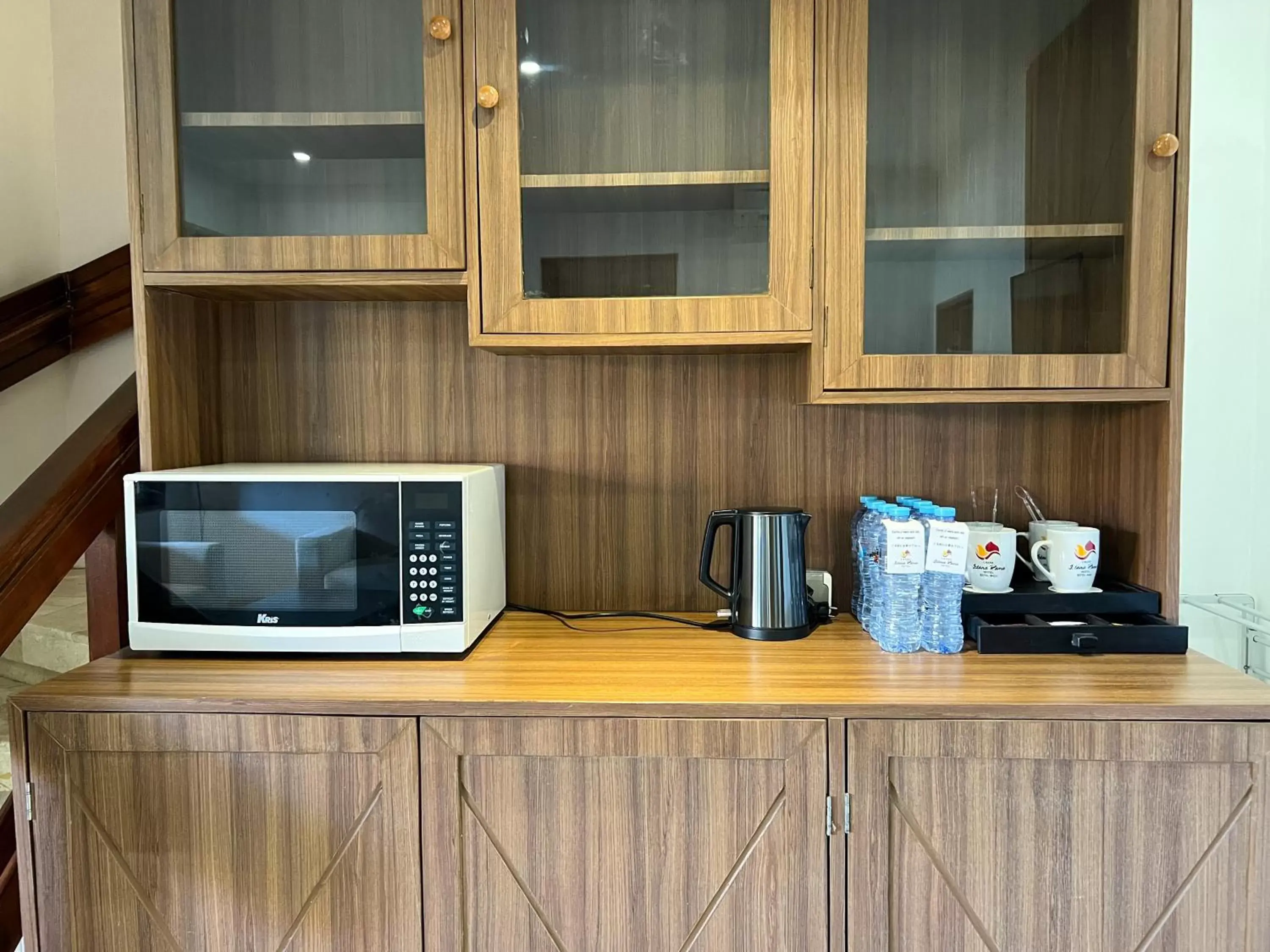 Coffee/tea facilities, TV/Entertainment Center in Grand Istana Rama Hotel