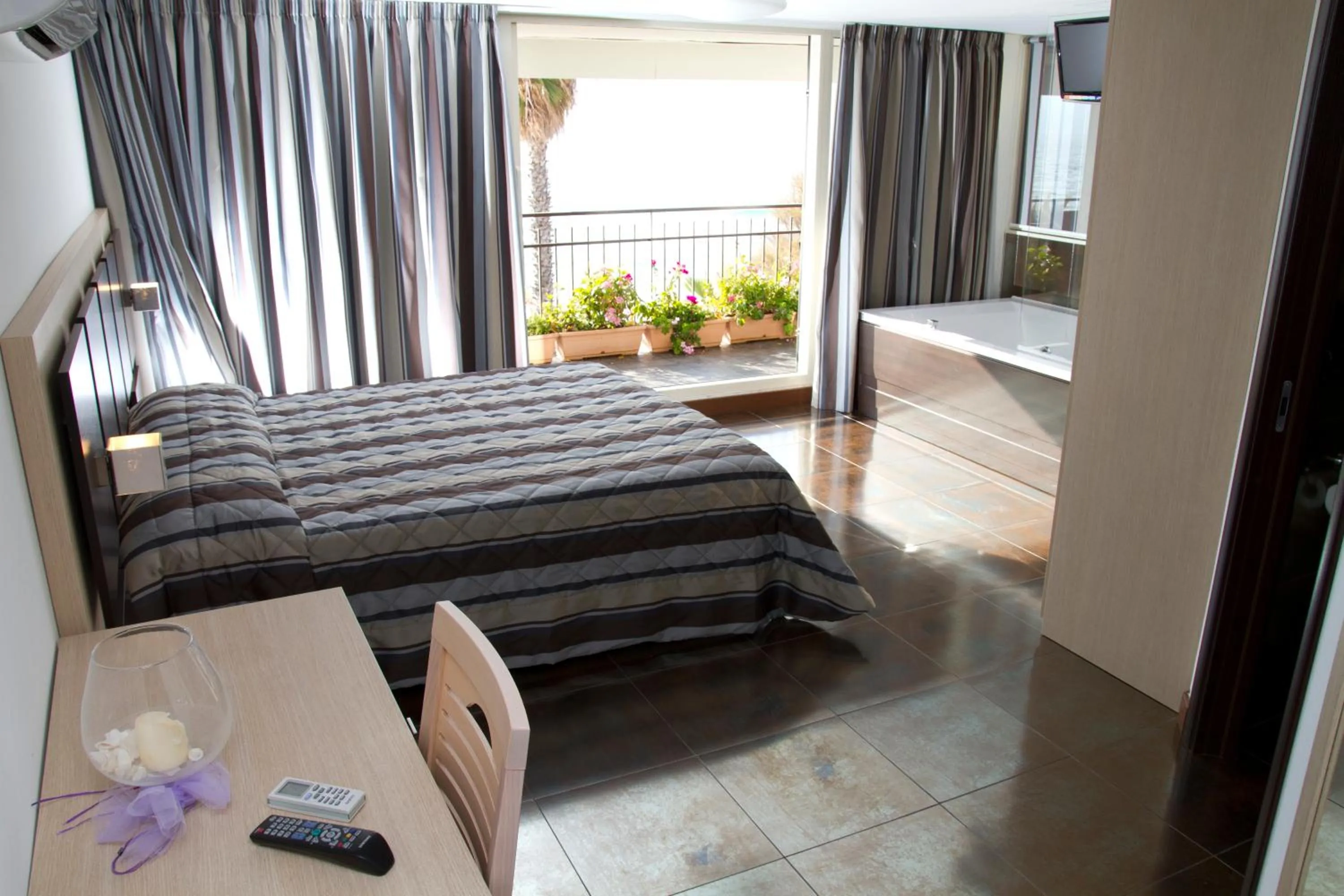 Photo of the whole room, Bed in Hotel Ristorante Centosedici