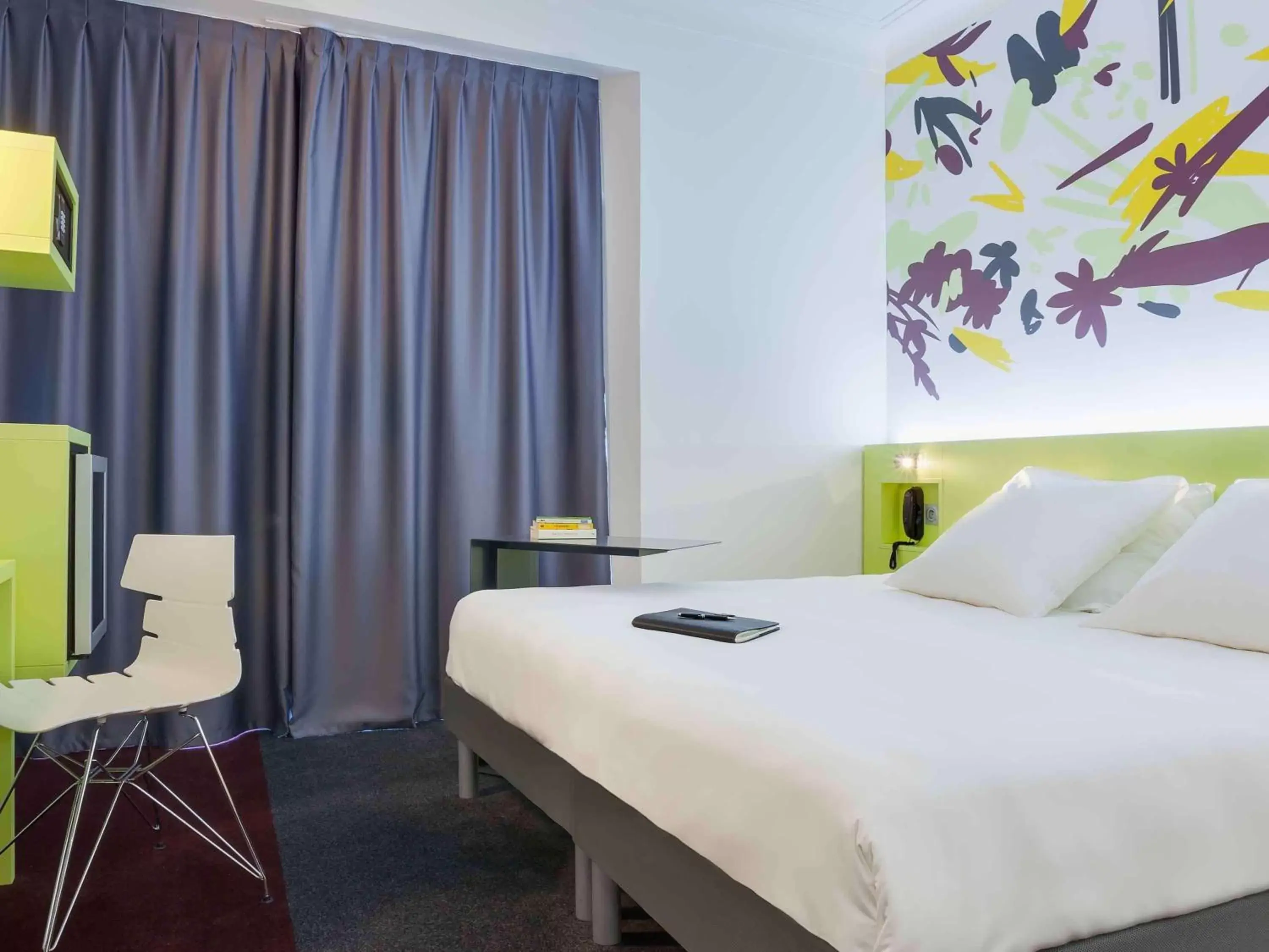 Photo of the whole room, Bed in ibis Styles Nantes Centre Gare