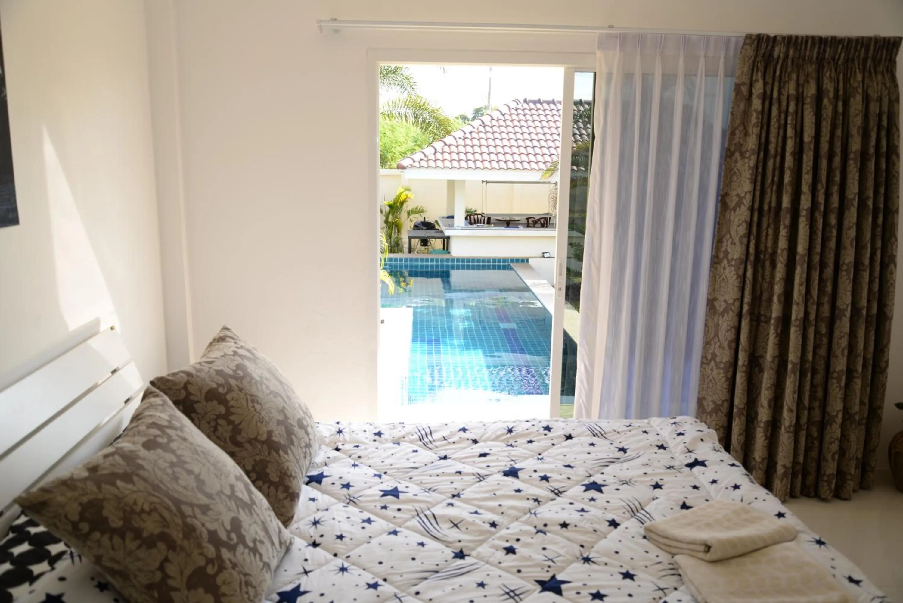 Bedroom, Bed in Bangsaray Villa