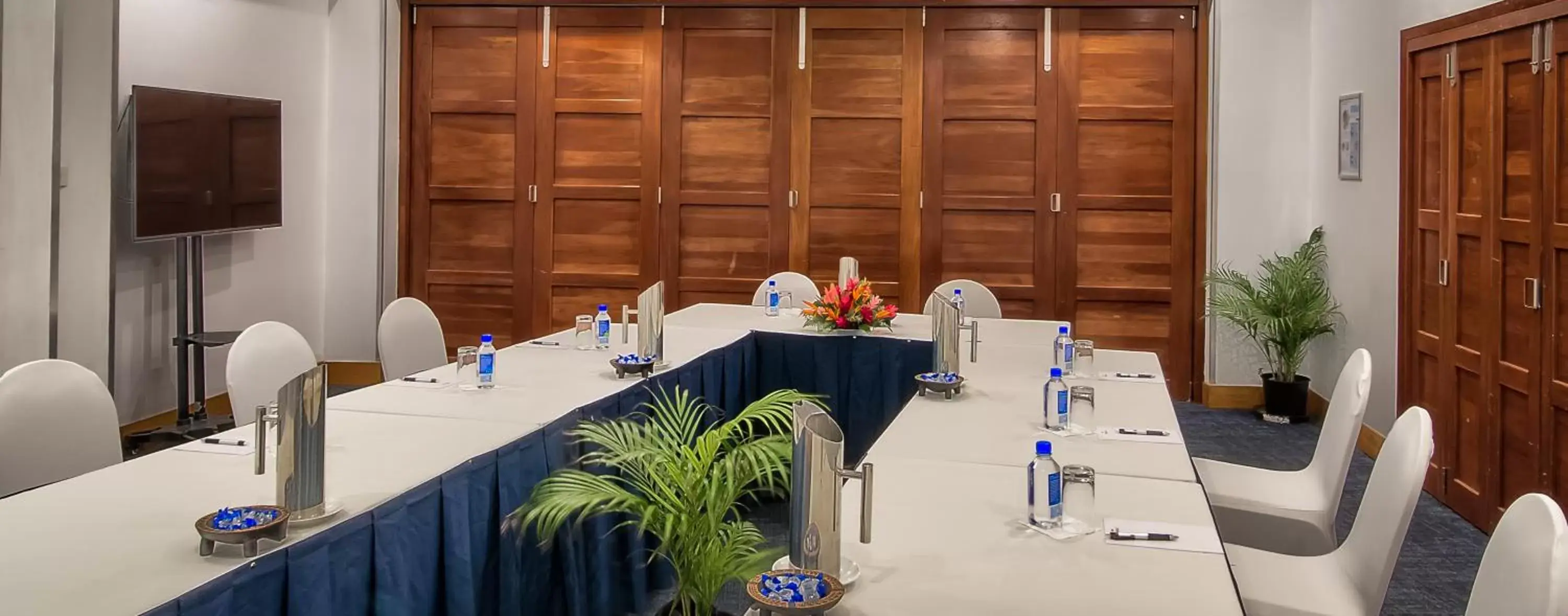 Meeting/conference room in Tanoa Plaza Hotel