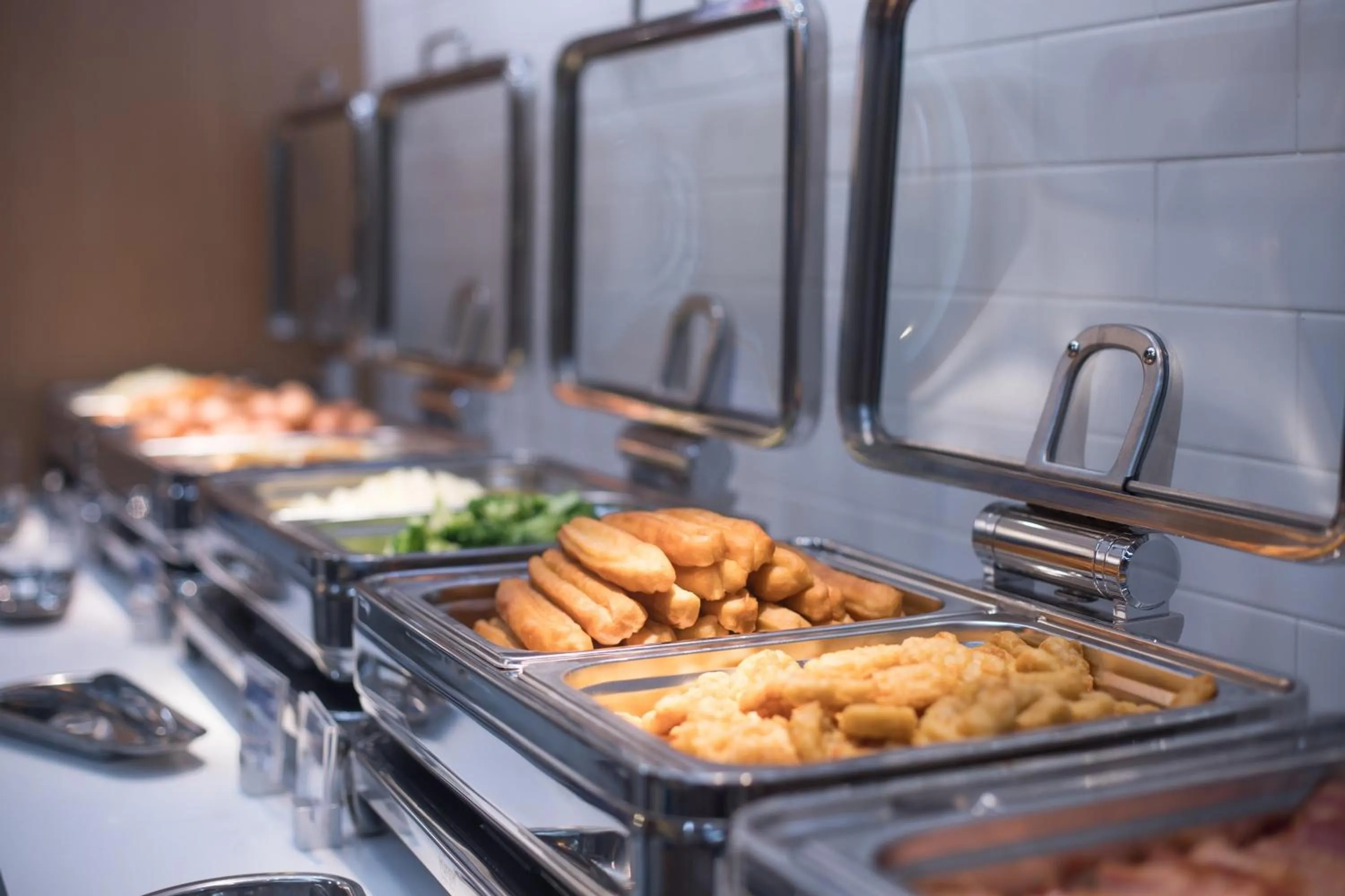 Restaurant/places to eat in Holiday Inn Express Shanghai Jiading Center by IHG