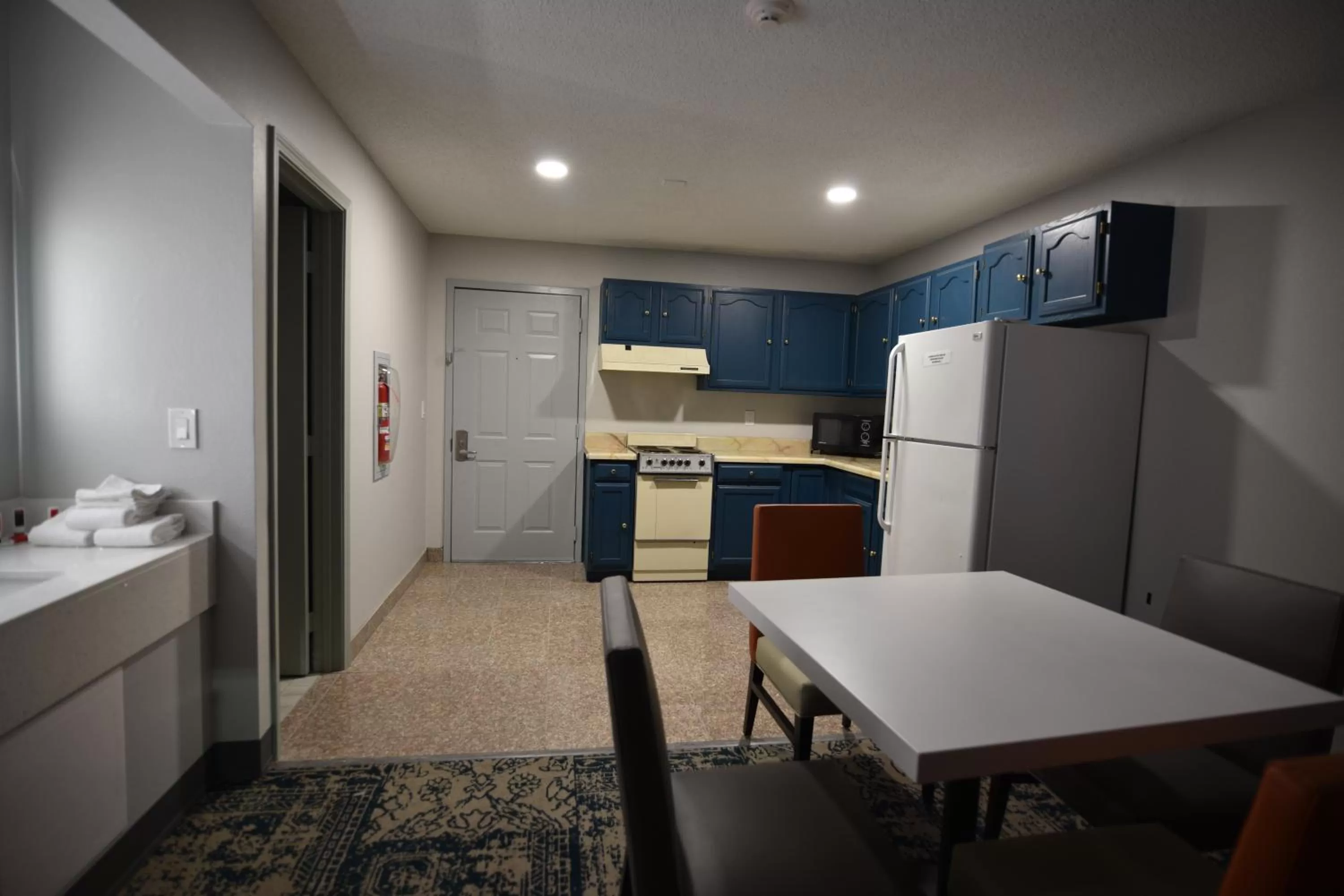 Kitchen or kitchenette in Baymont by Wyndham Pine Grove I-81