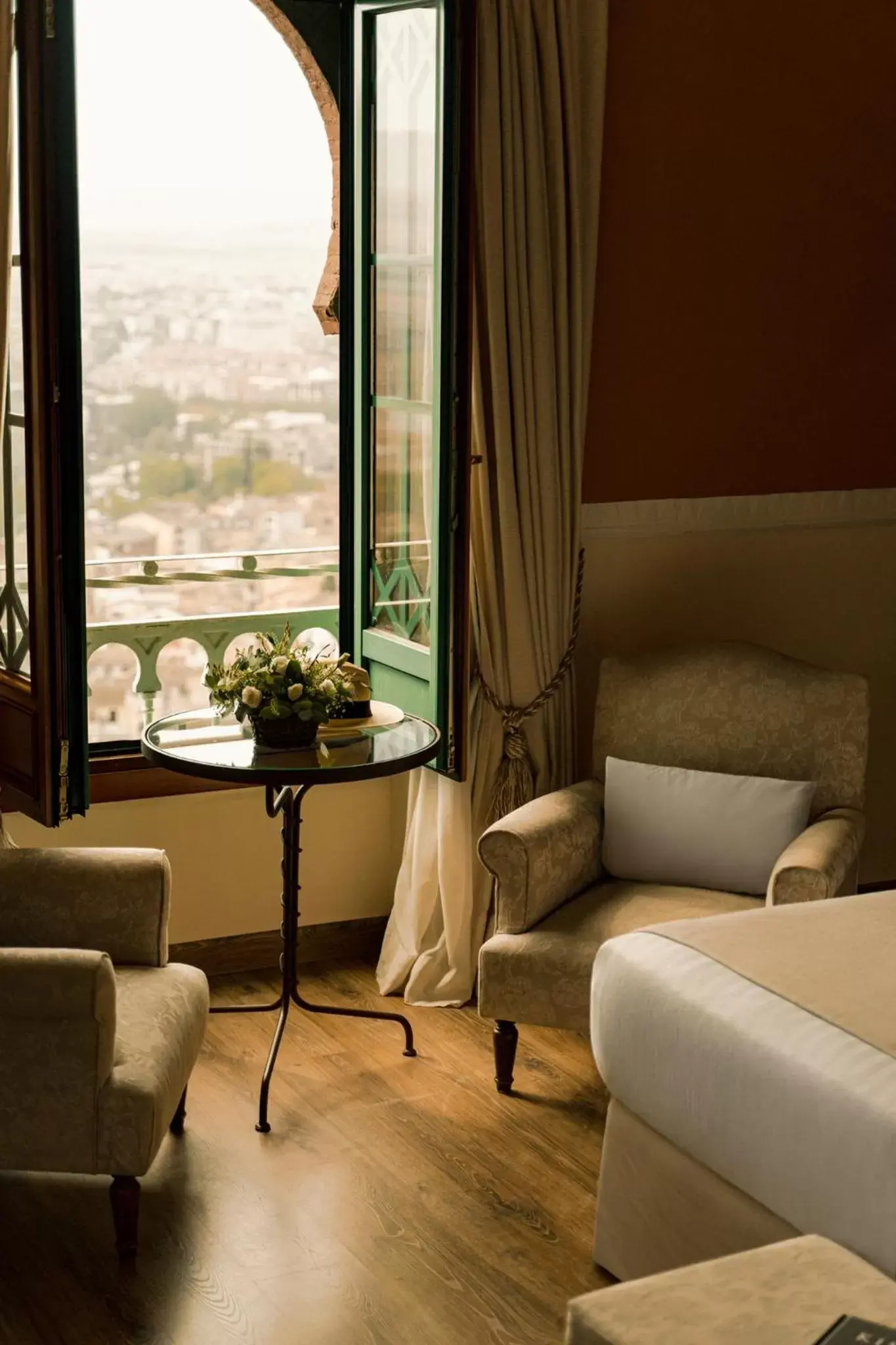 Bedroom, Seating Area in Alhambra Palace Hotel