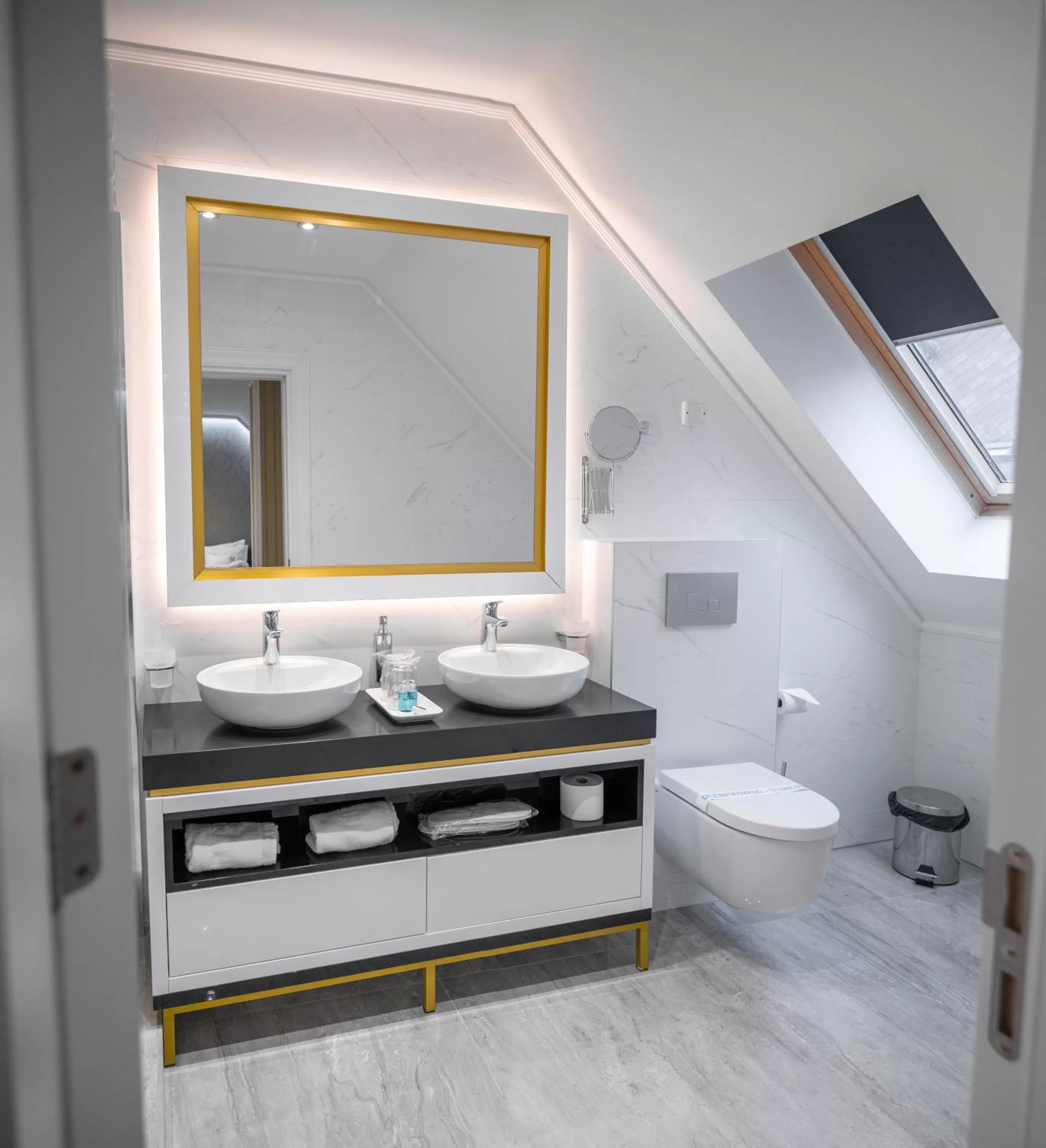 Toilet in Queen Palace