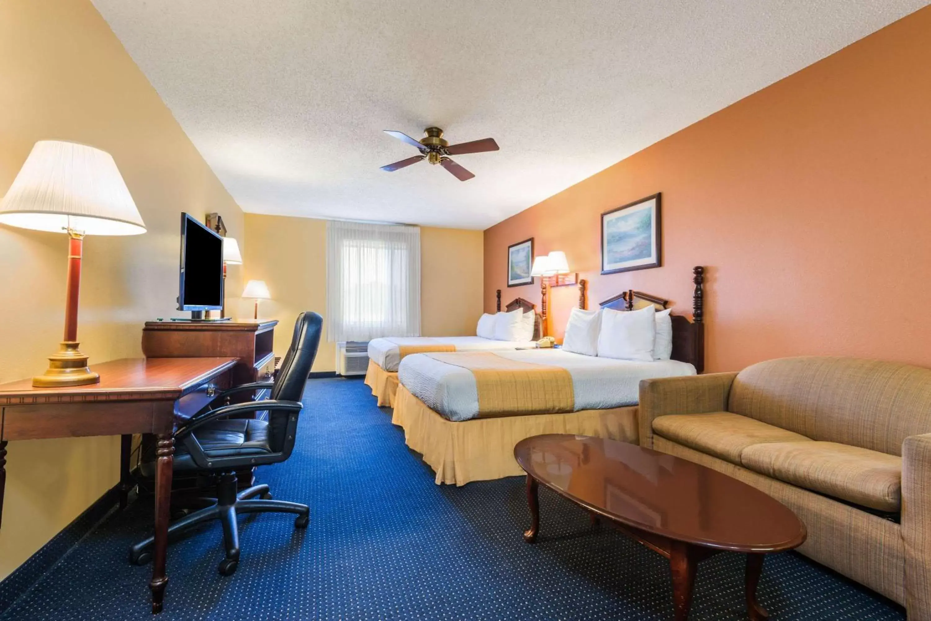 Photo of the whole room in Days Inn by Wyndham Troy
