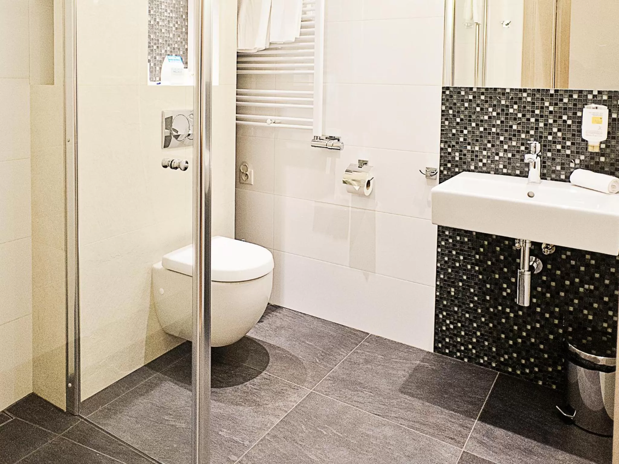 Comfort Single Room in Columna Medica