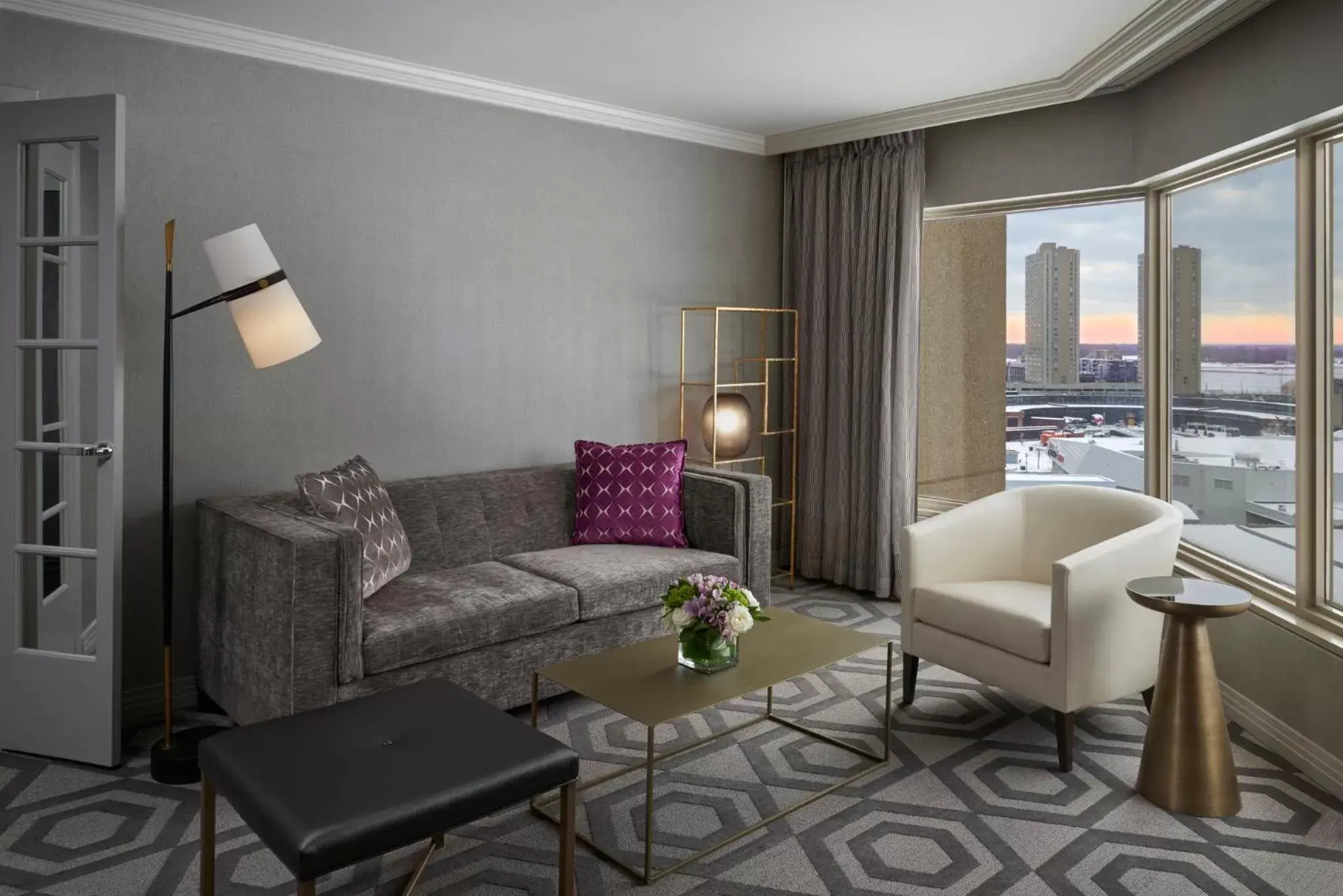 Photo of the whole room, Seating Area in InterContinental Toronto Centre, an IHG Hotel