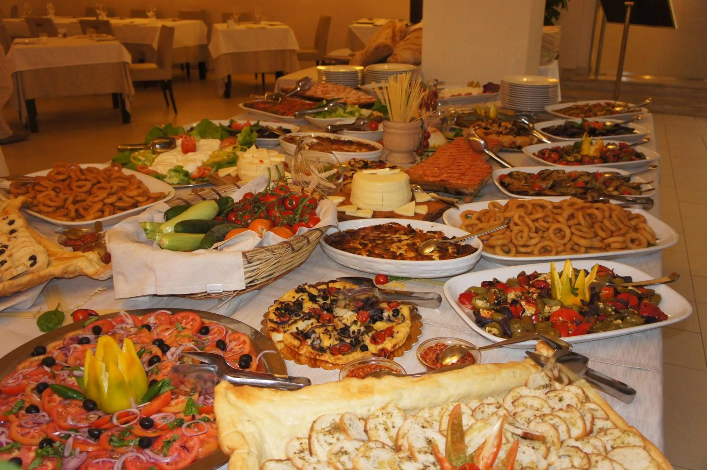 Restaurant/places to eat in Tropis Hotel