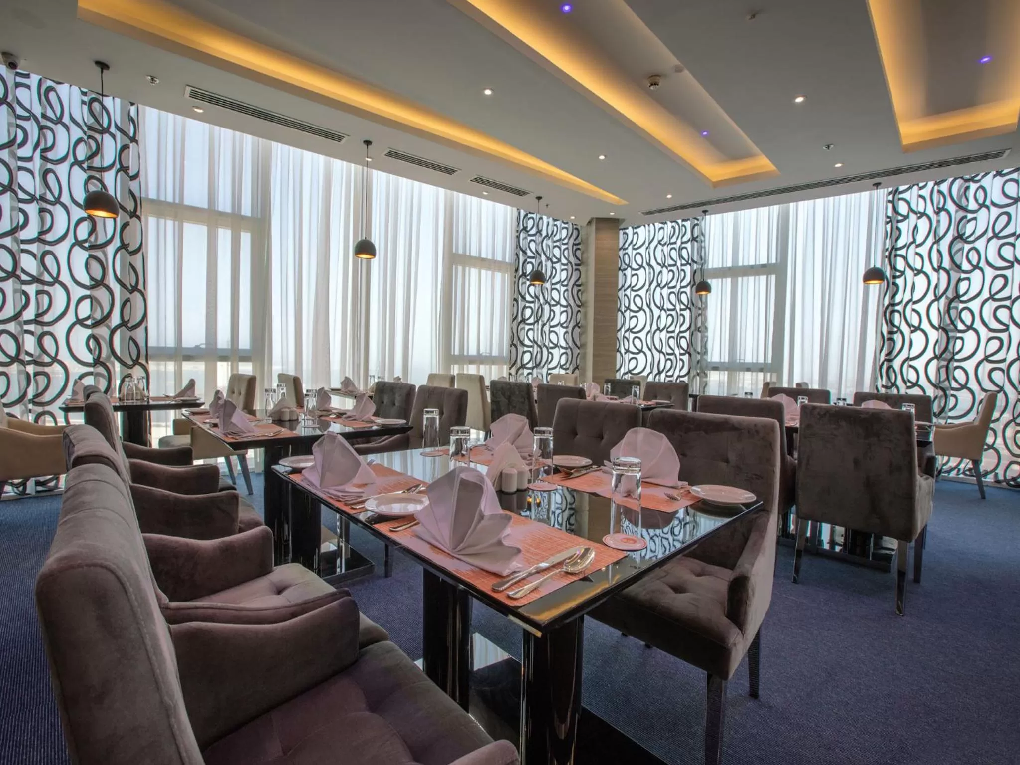 Restaurant/places to eat in Orange Suites Hotel