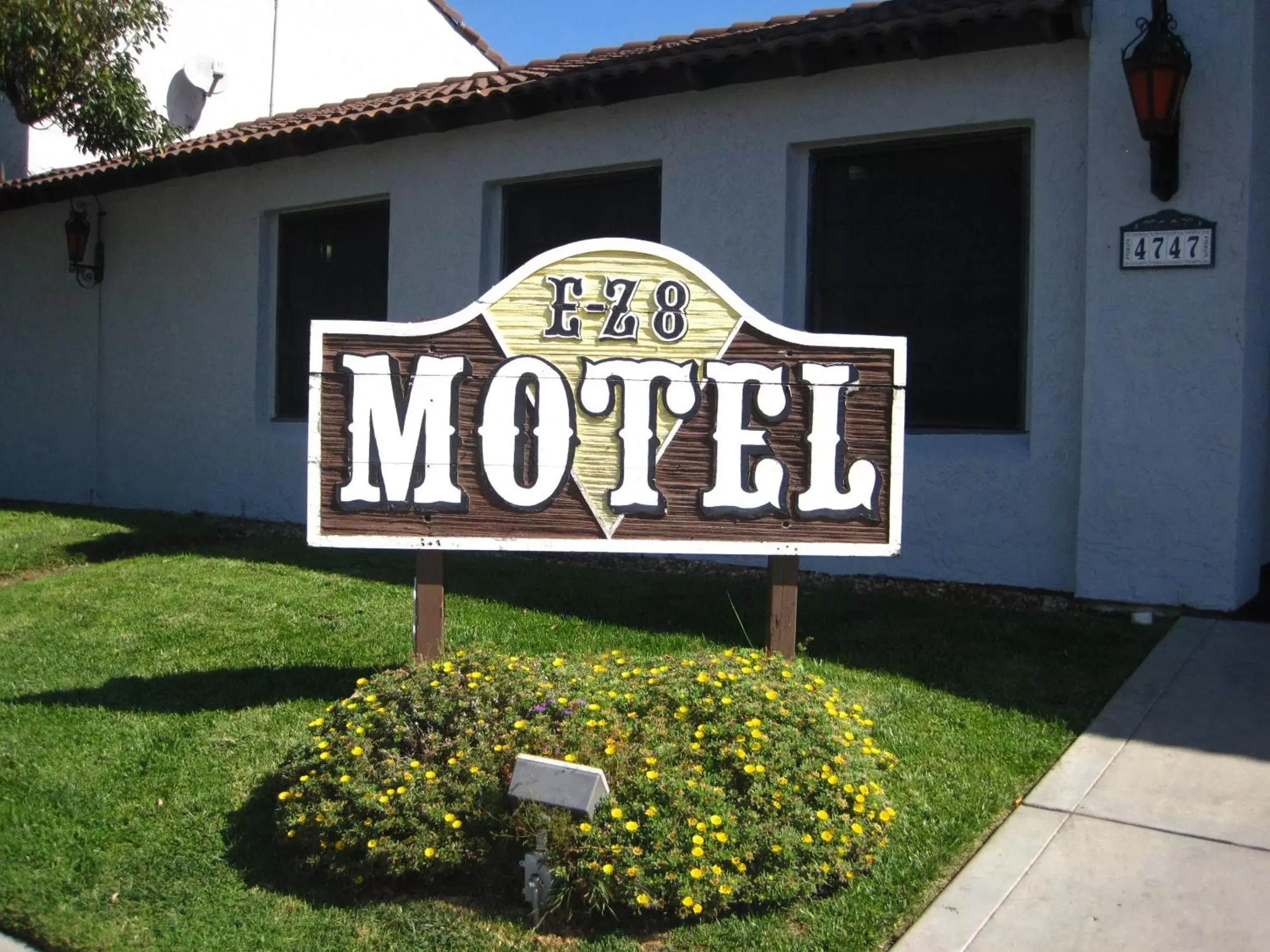 Day, Property Building in EZ 8 Motel Old Town